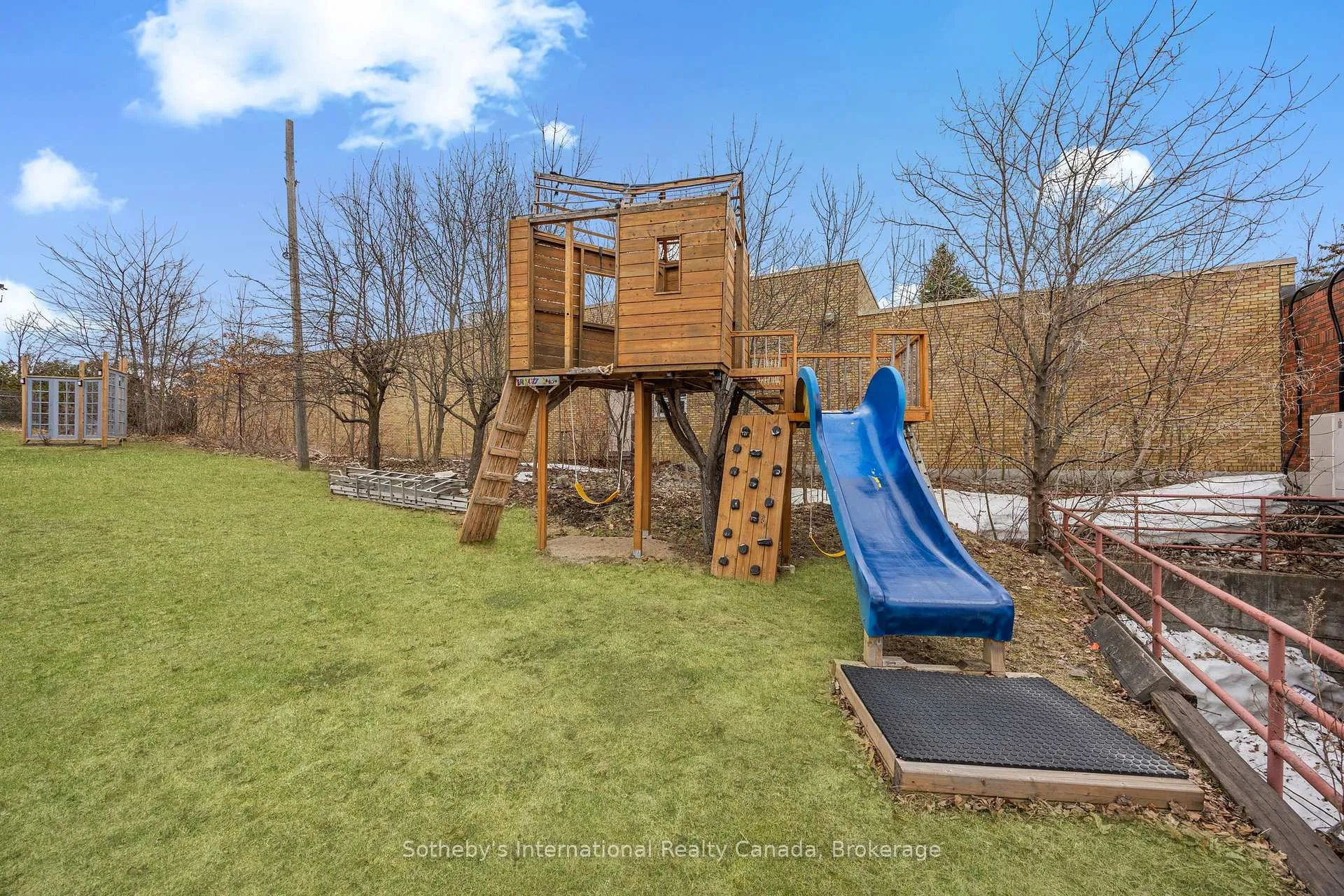 Photo 38 of 26 Robert Street E, Penetanguishene — HOMEH