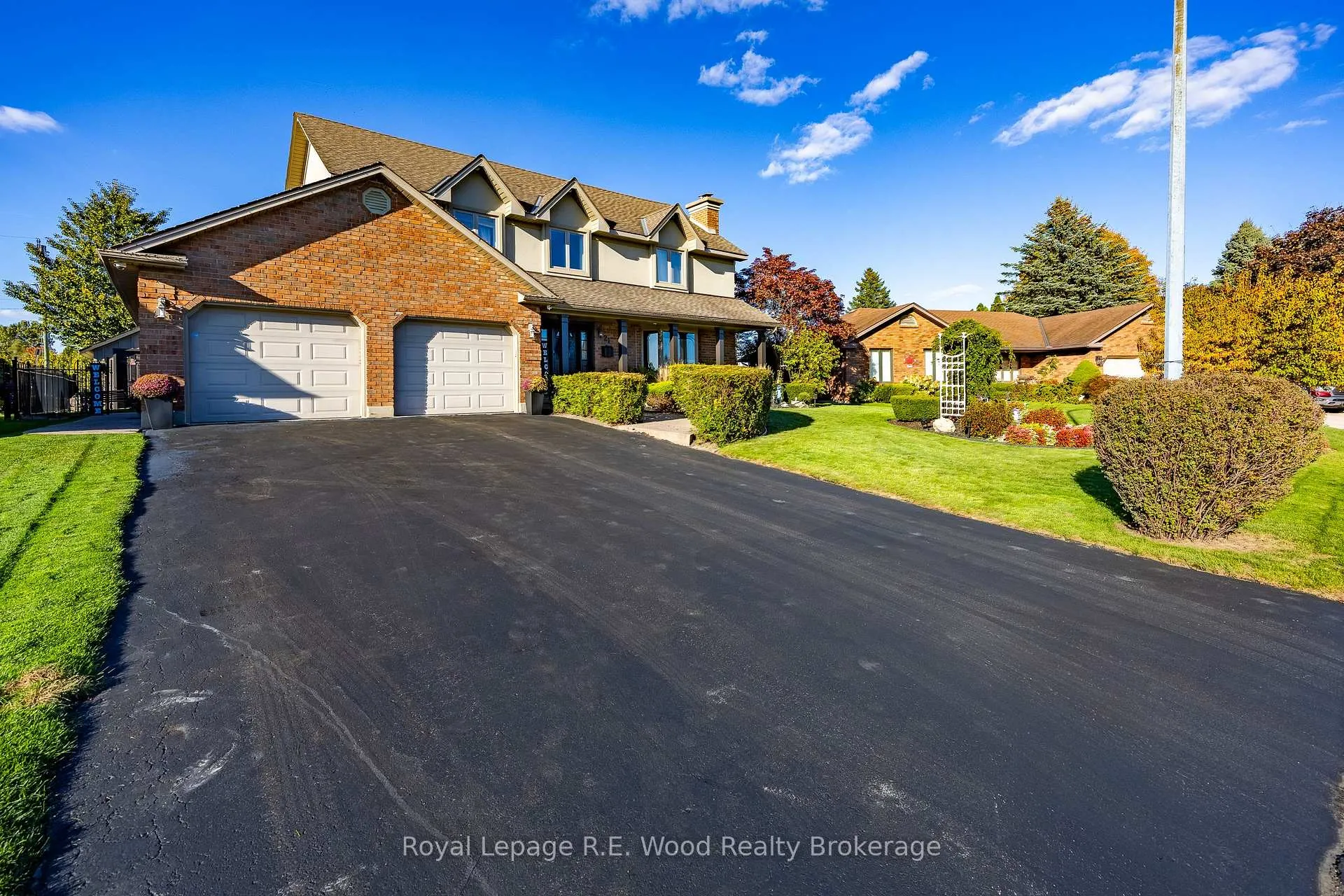 Photo 2 of 21 Thomas Avenue, Tillsonburg — HOMEH