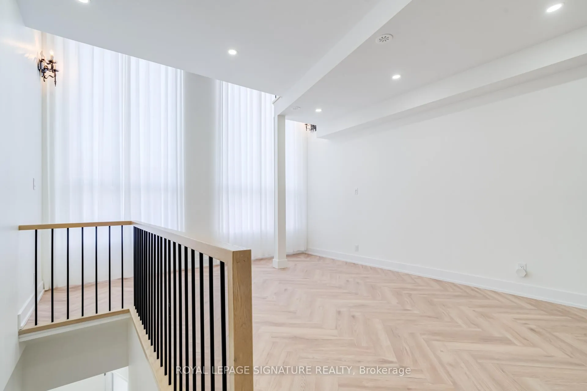 Photo 2 of Unit 2, 861 O'Connor Drive E, Toronto, O'Connor-Parkview — HOMEH