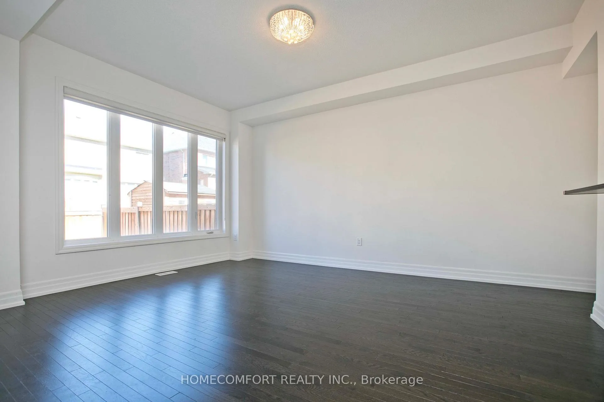 Photo 2 of 14 St Ives Crescent, Whitby, Williamsburg — HOMEH