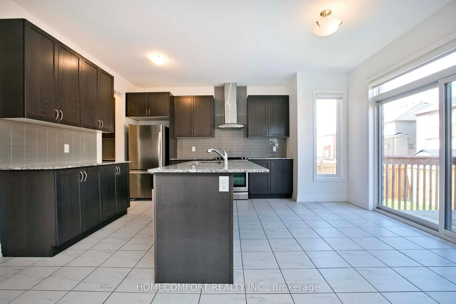 Photo 7 of 14 St Ives Crescent, Whitby, Williamsburg — HOMEH
