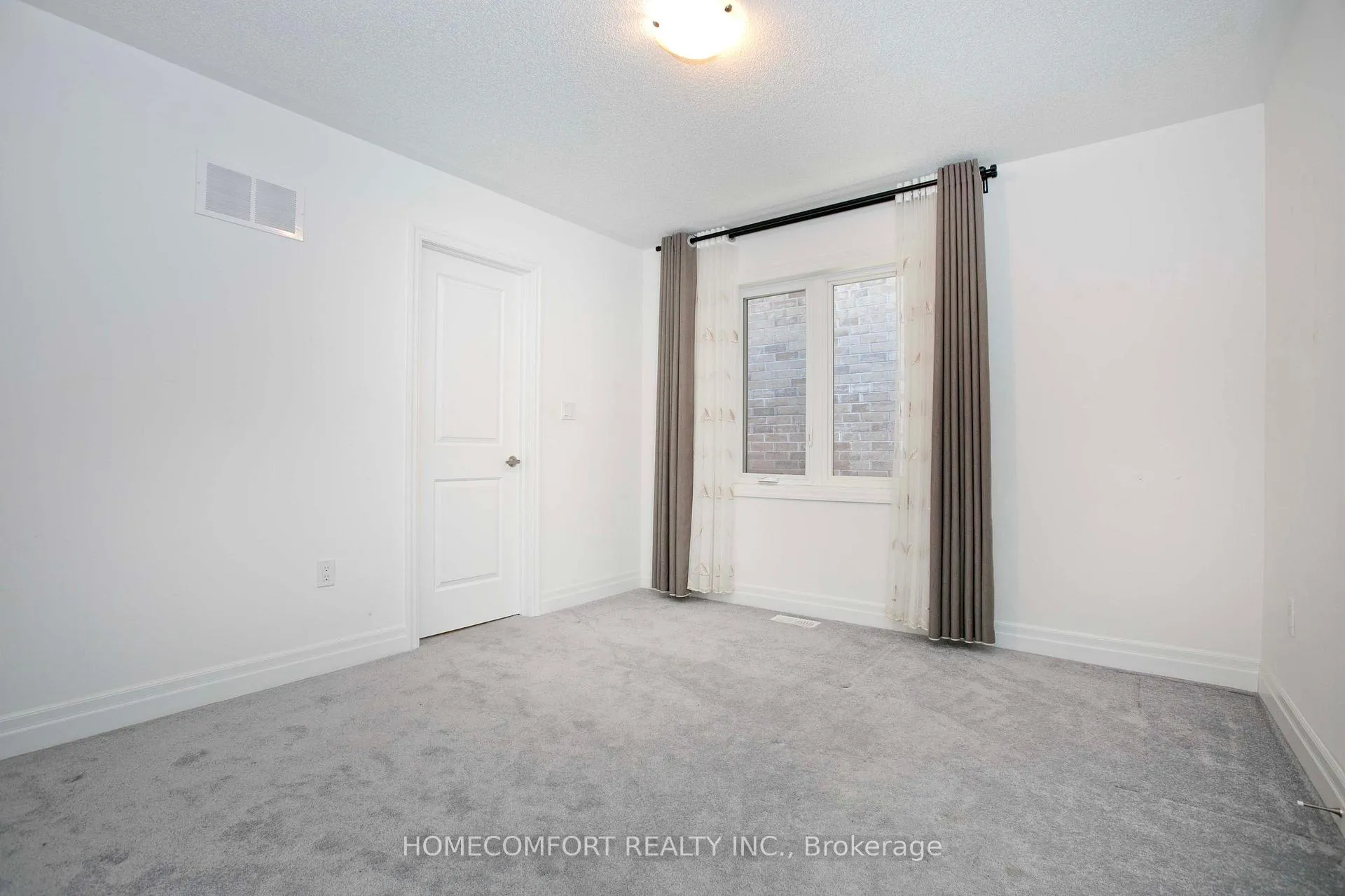 Photo 23 of 14 St Ives Crescent, Whitby, Williamsburg — HOMEH