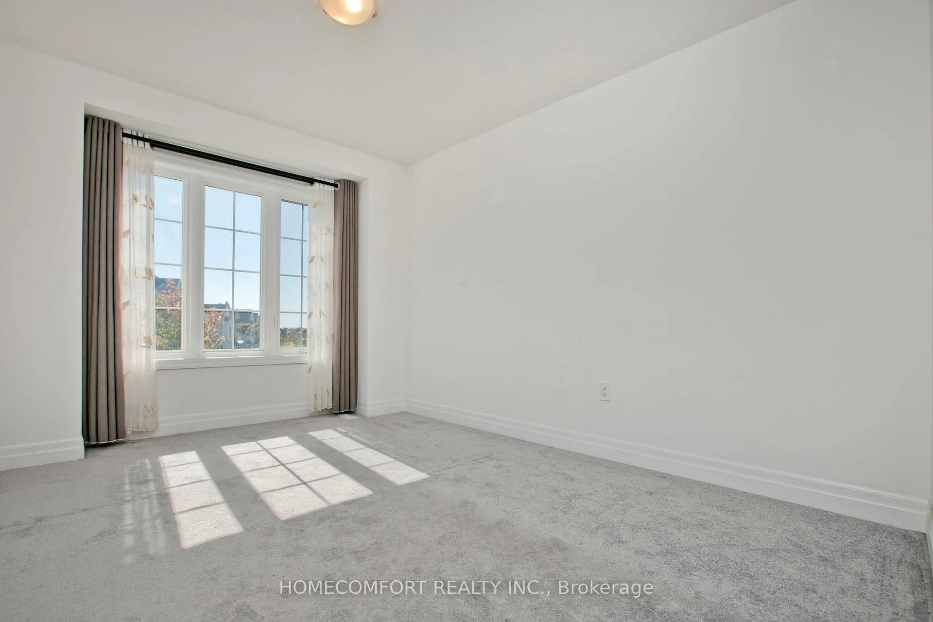 Photo 26 of 14 St Ives Crescent, Whitby, Williamsburg — HOMEH
