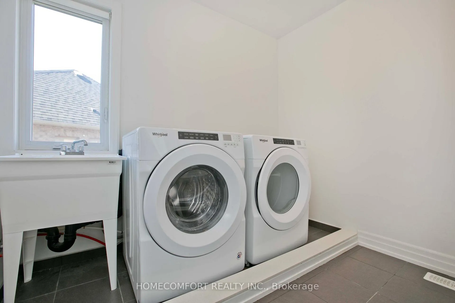 Photo 33 of 14 St Ives Crescent, Whitby, Williamsburg — HOMEH