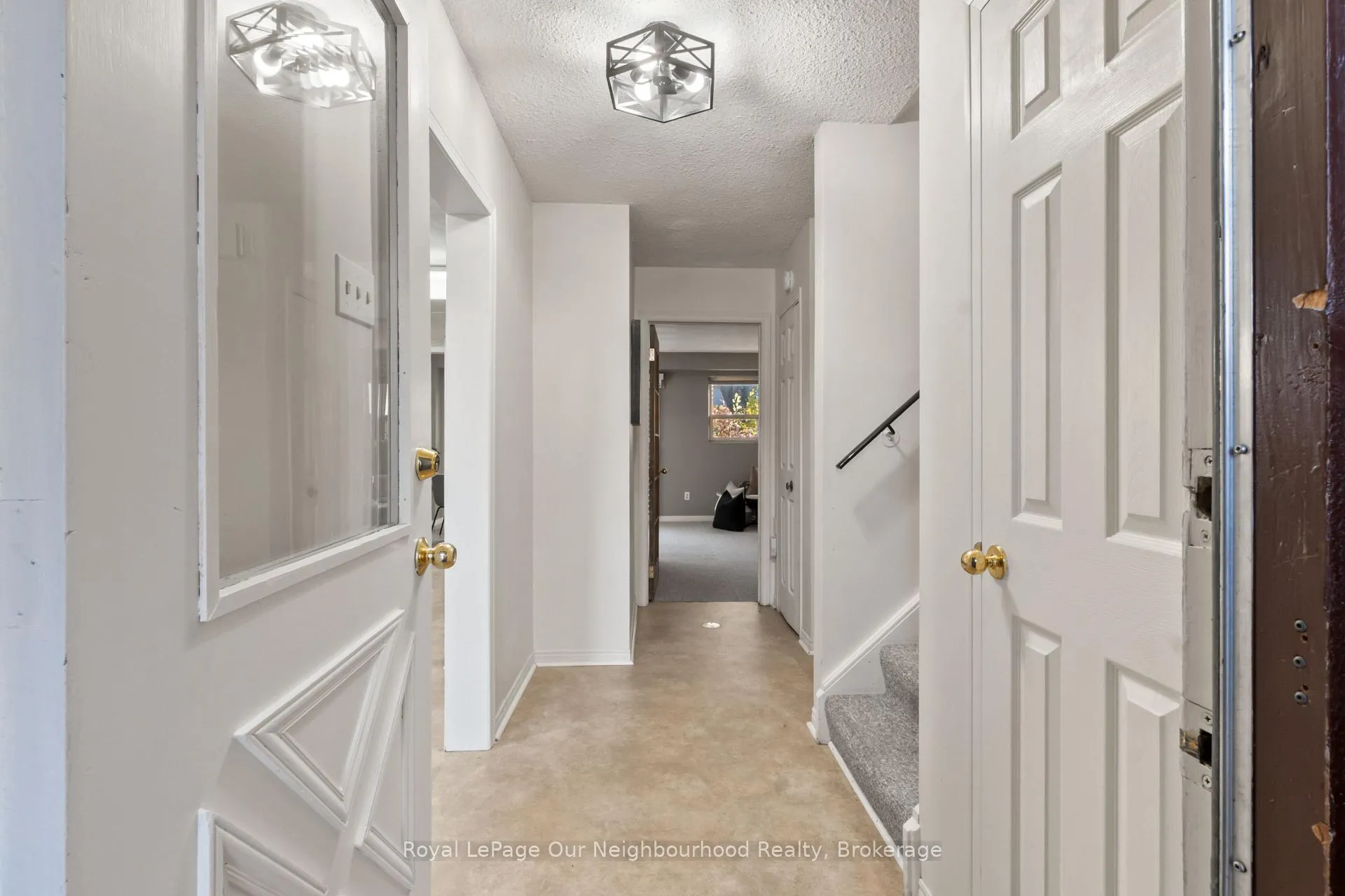 Photo 2 of 535 Carmello Court, Pickering, West Shore — HOMEH