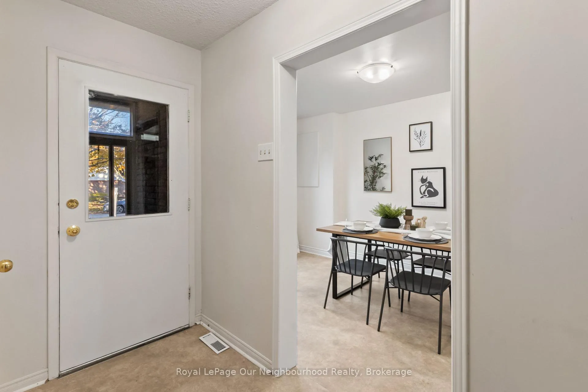 Photo 3 of 535 Carmello Court, Pickering, West Shore — HOMEH