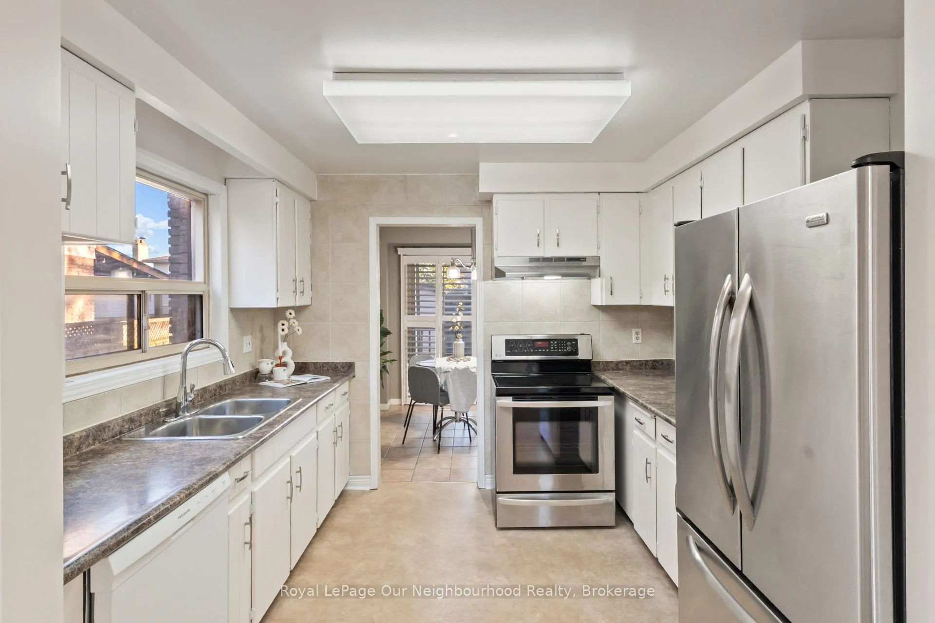 Photo 7 of 535 Carmello Court, Pickering, West Shore — HOMEH