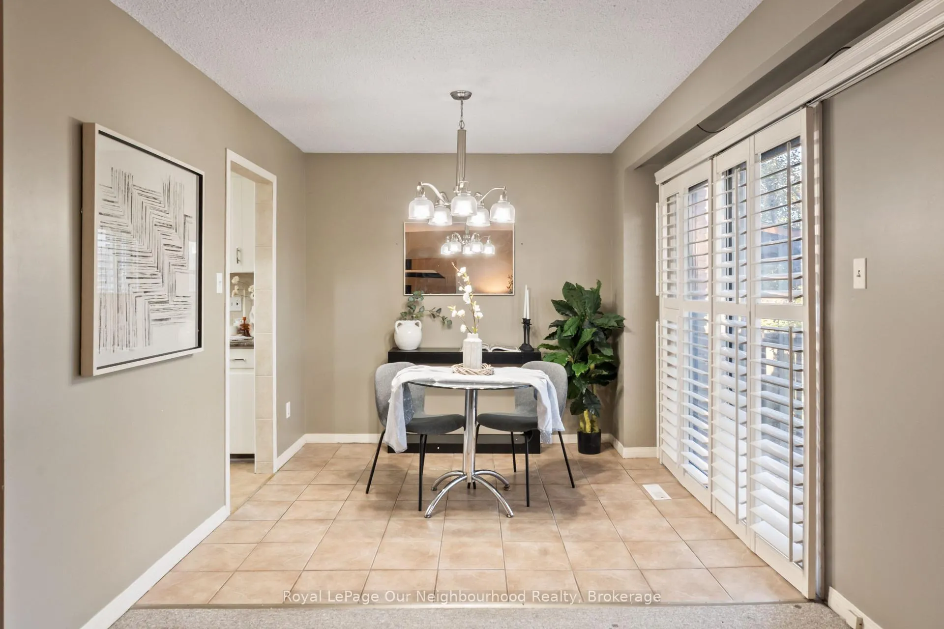 Photo 8 of 535 Carmello Court, Pickering, West Shore — HOMEH
