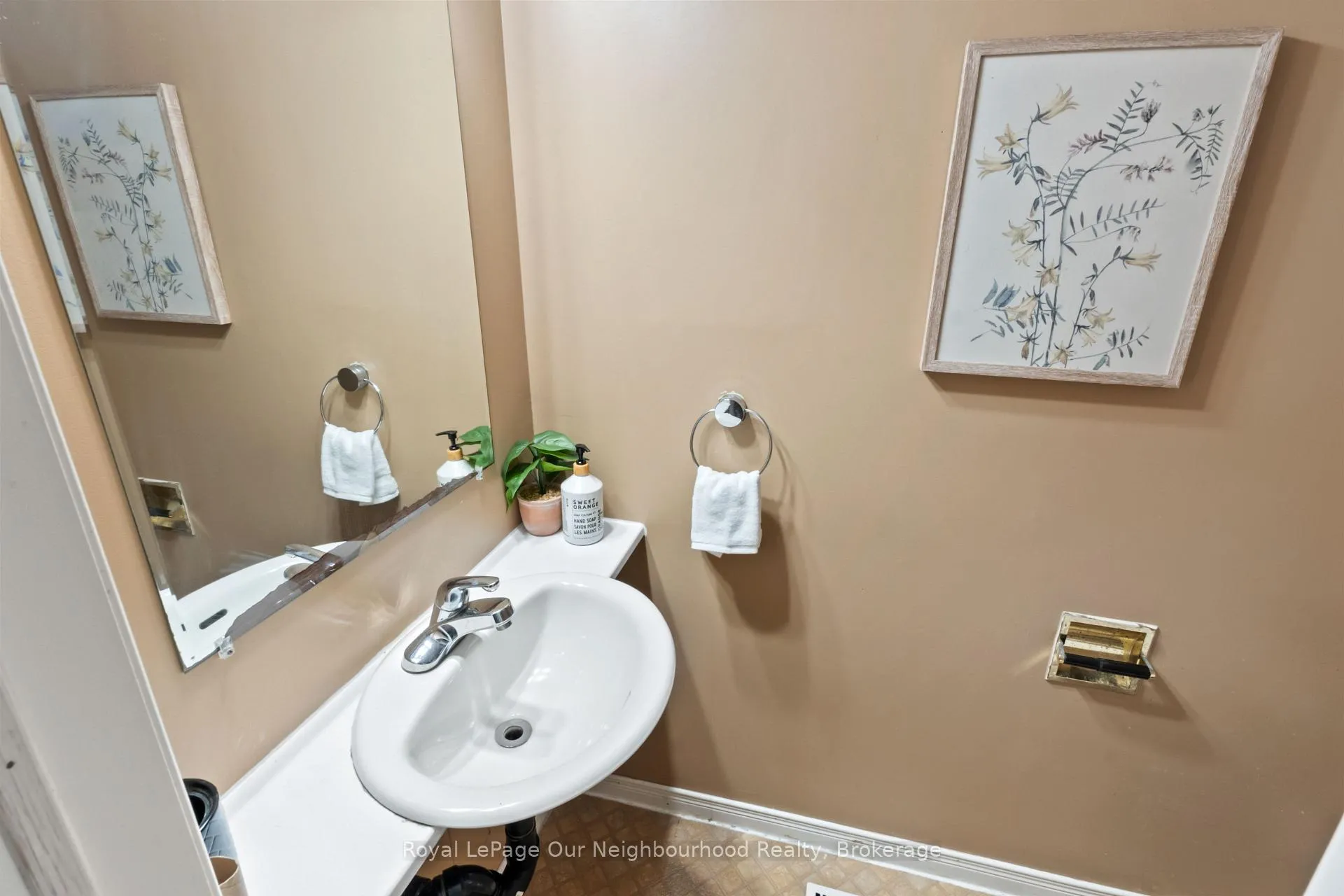 Photo 10 of 535 Carmello Court, Pickering, West Shore — HOMEH