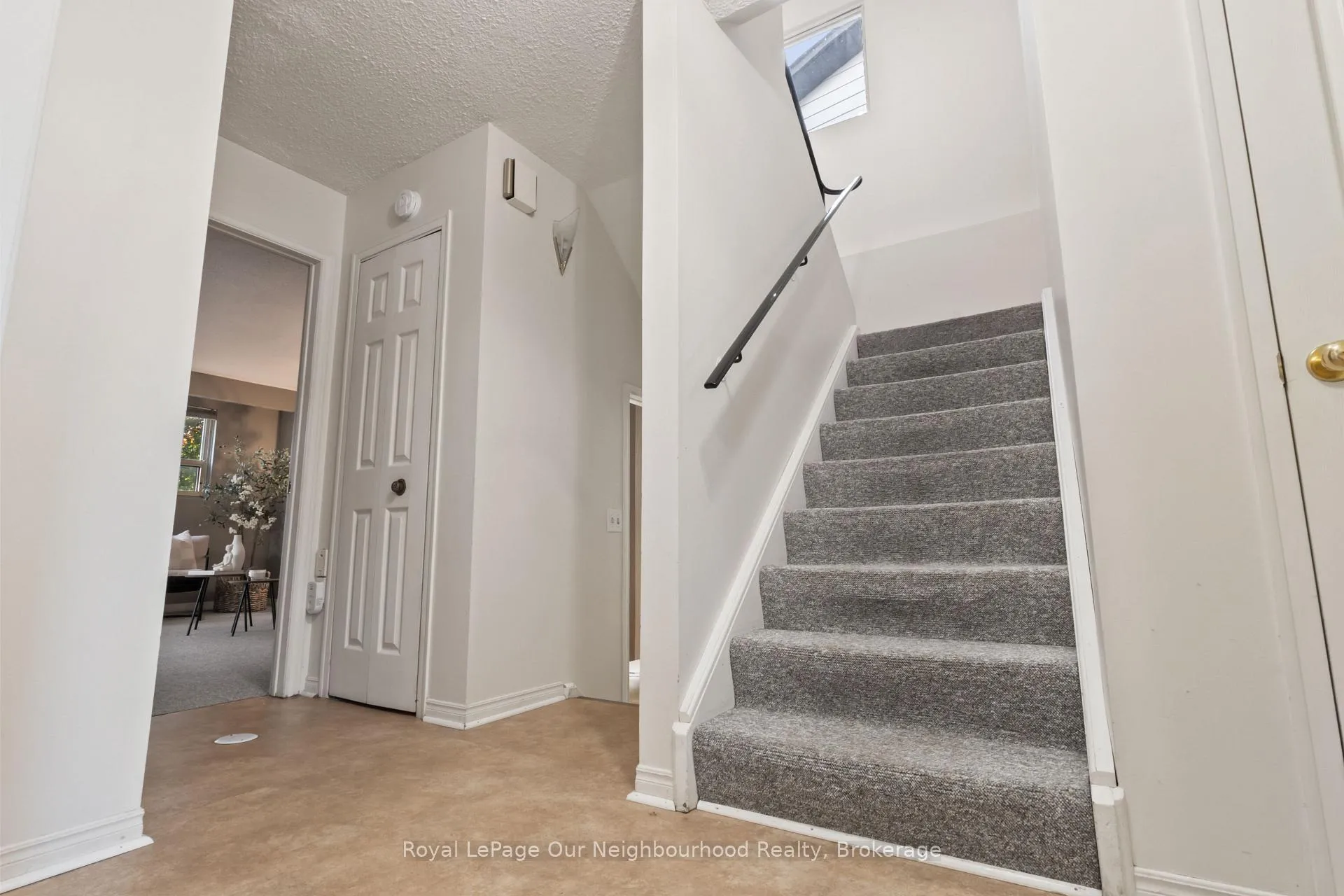 Photo 11 of 535 Carmello Court, Pickering, West Shore — HOMEH