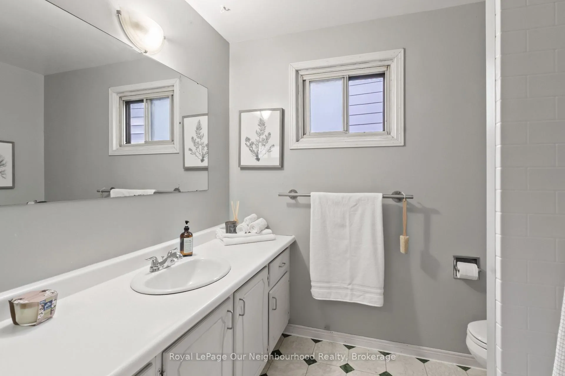 Photo 18 of 535 Carmello Court, Pickering, West Shore — HOMEH