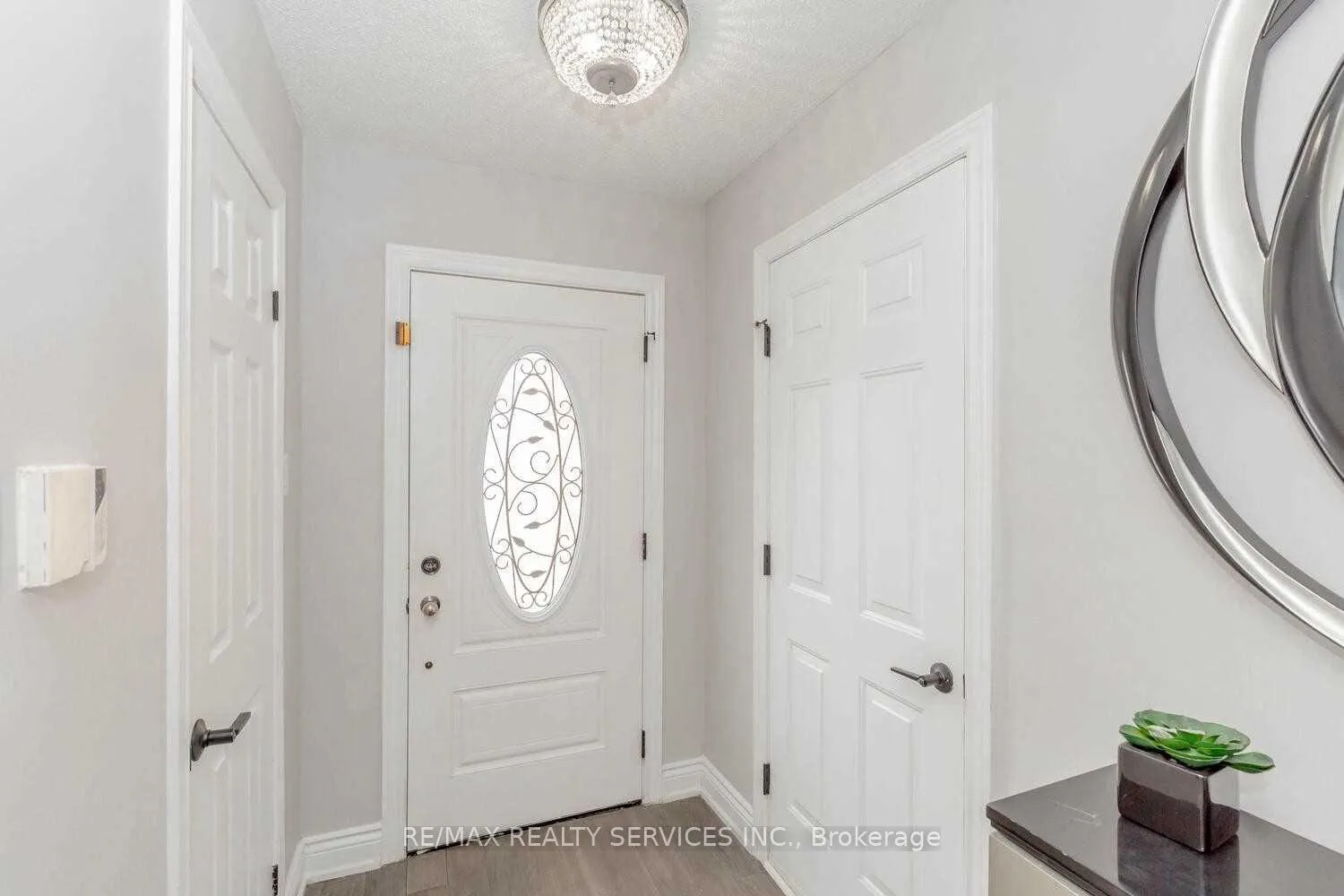 Photo 2 of Unit **Upper**, 89 Martindale Crescent, Brampton, Brampton West — HOMEH