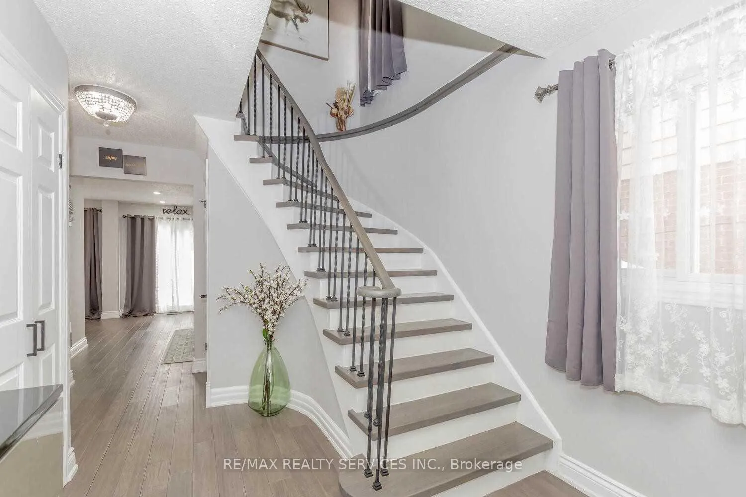 Photo 3 of Unit **Upper**, 89 Martindale Crescent, Brampton, Brampton West — HOMEH