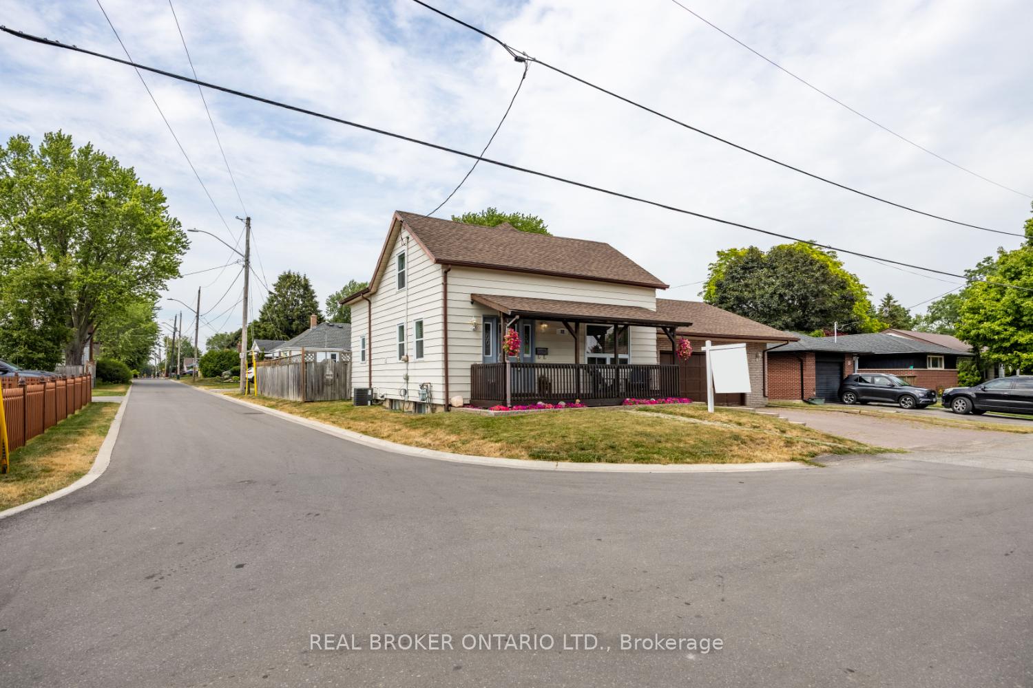 Photo 3 of 22 Second Street, Clarington, Bowmanville — HOMEH