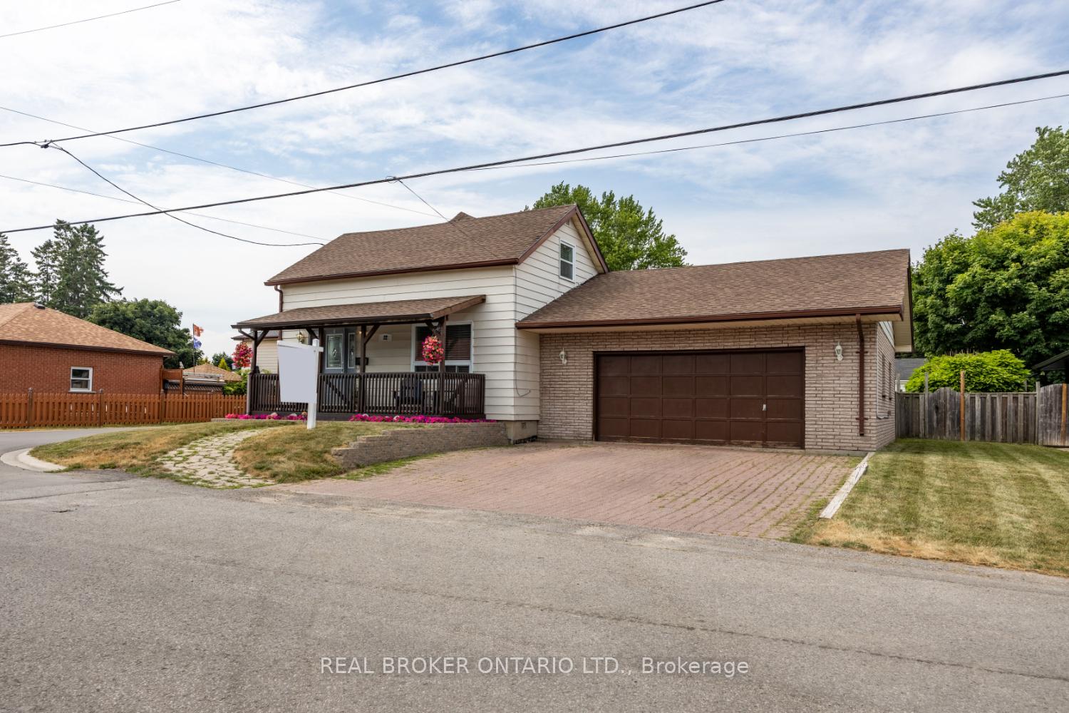 Photo 4 of 22 Second Street, Clarington, Bowmanville — HOMEH