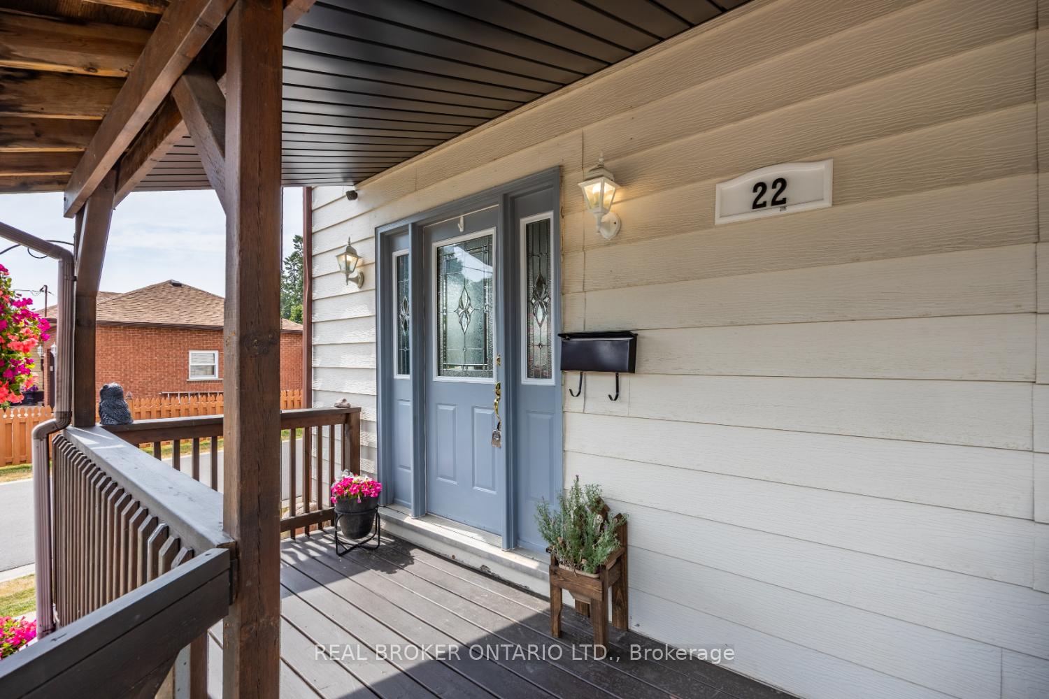 Photo 5 of 22 Second Street, Clarington, Bowmanville — HOMEH