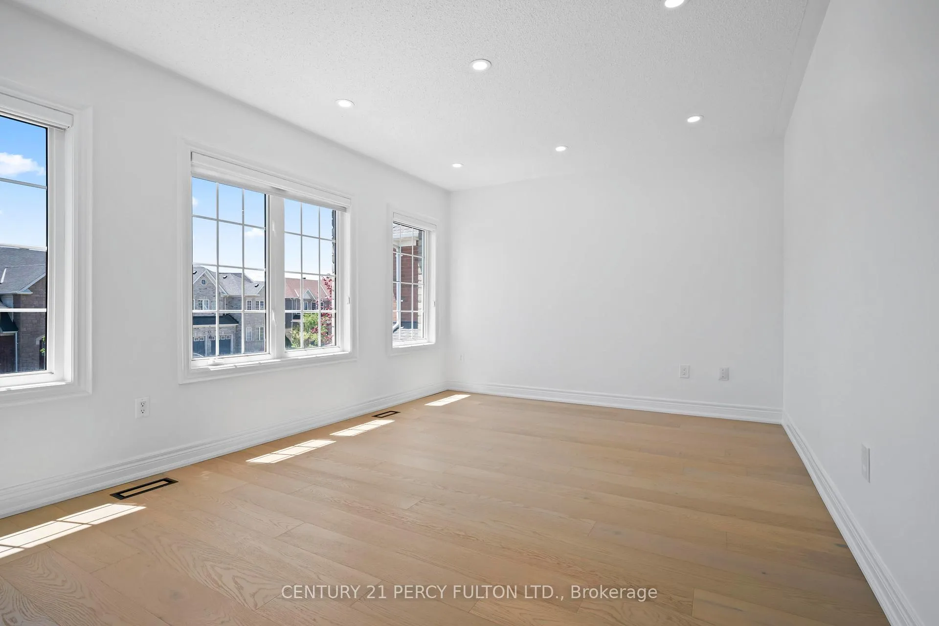 Photo 15 of 35 Donwoods Court, Brampton, Vales of Castlemore — HOMEH