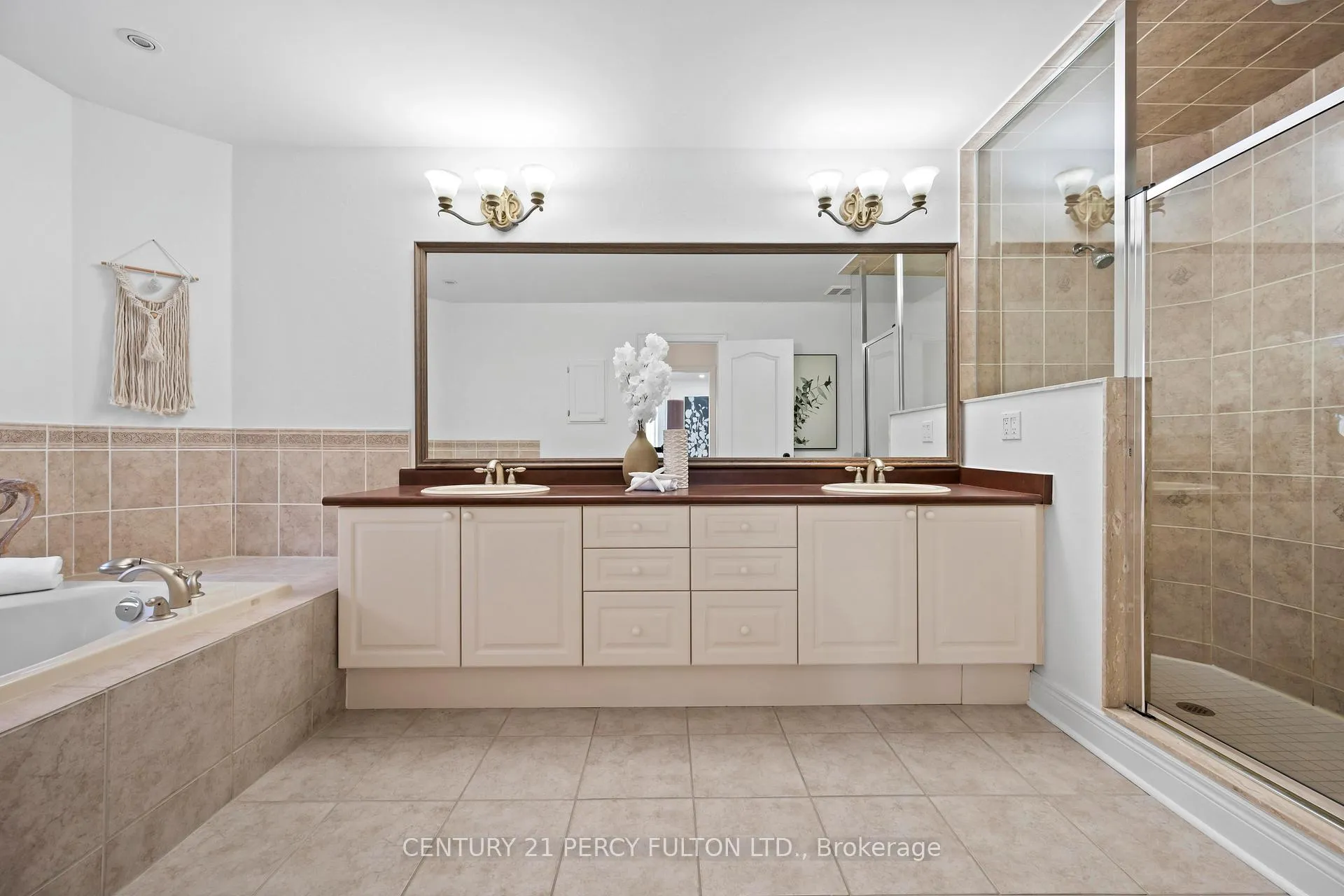 Photo 20 of 35 Donwoods Court, Brampton, Vales of Castlemore — HOMEH