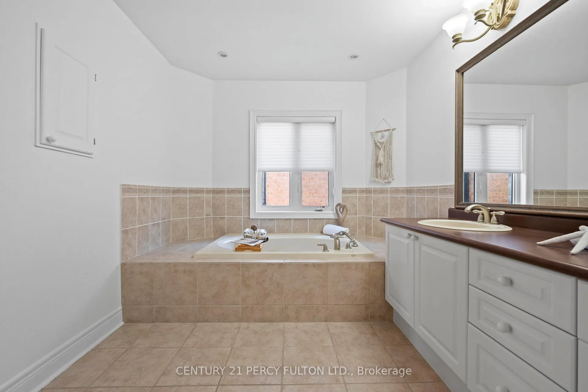 Photo 21 of 35 Donwoods Court, Brampton, Vales of Castlemore — HOMEH