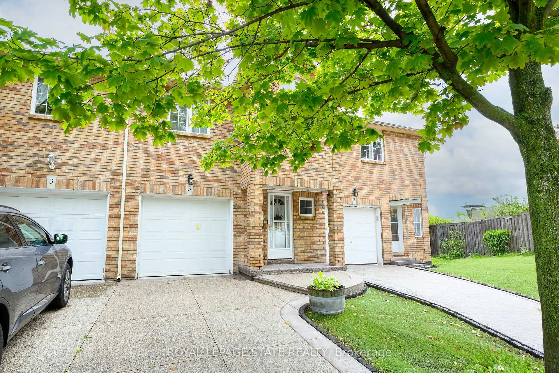 Photo 1 of 5 Vulcan Court, Hamilton, Stoney Creek — HOMEH