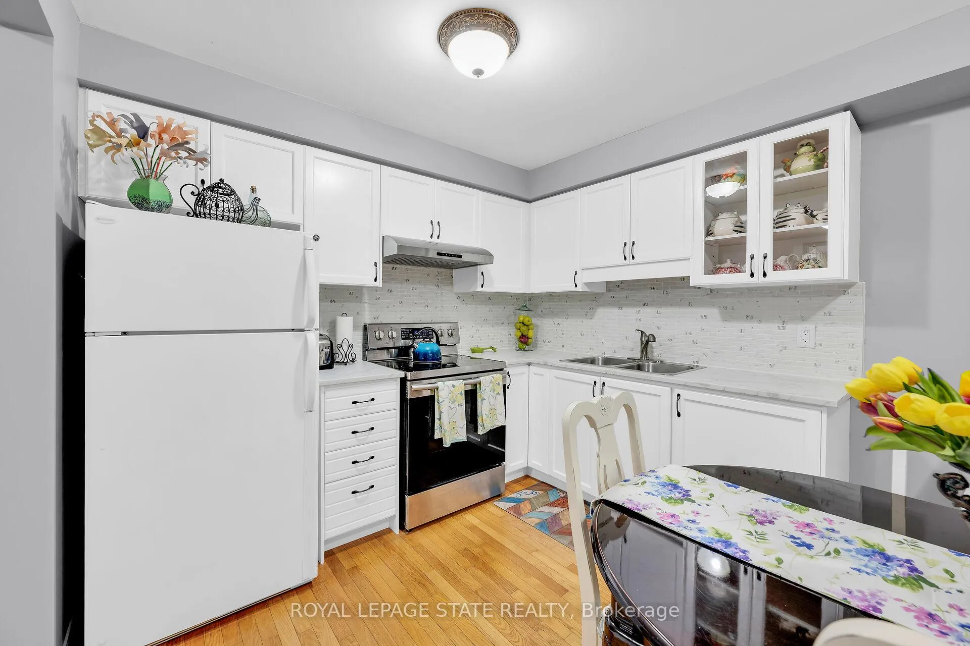 Photo 11 of 5 Vulcan Court, Hamilton, Stoney Creek — HOMEH