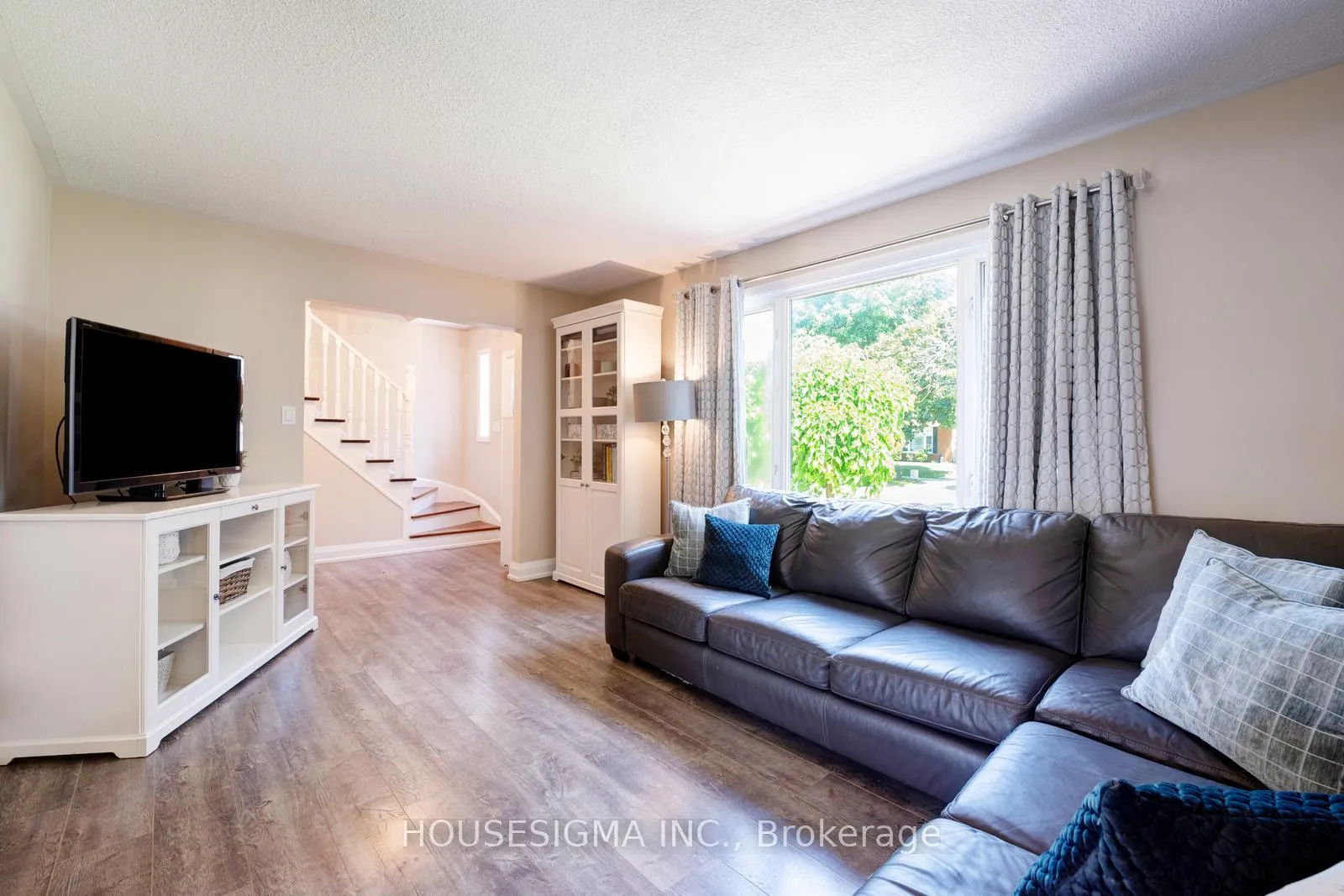 Photo 8 of 198 Archdekin Drive, Brampton, Madoc — HOMEH