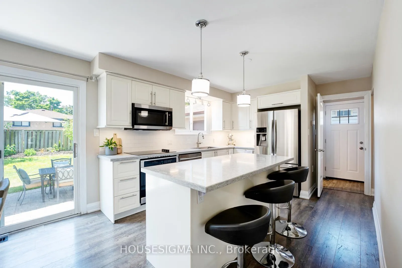 Photo 10 of 198 Archdekin Drive, Brampton, Madoc — HOMEH