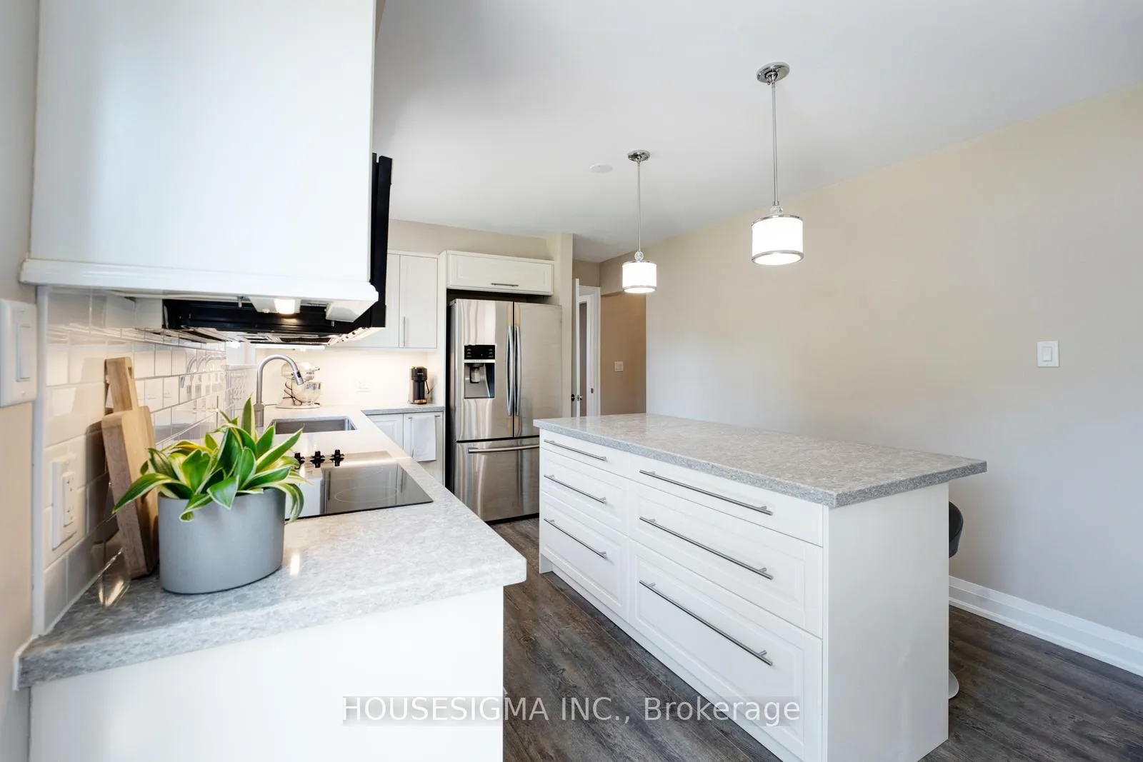 Photo 11 of 198 Archdekin Drive, Brampton, Madoc — HOMEH