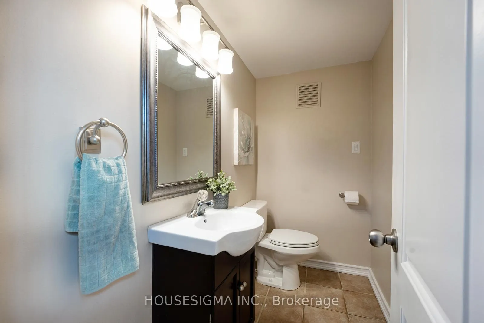 Photo 15 of 198 Archdekin Drive, Brampton, Madoc — HOMEH