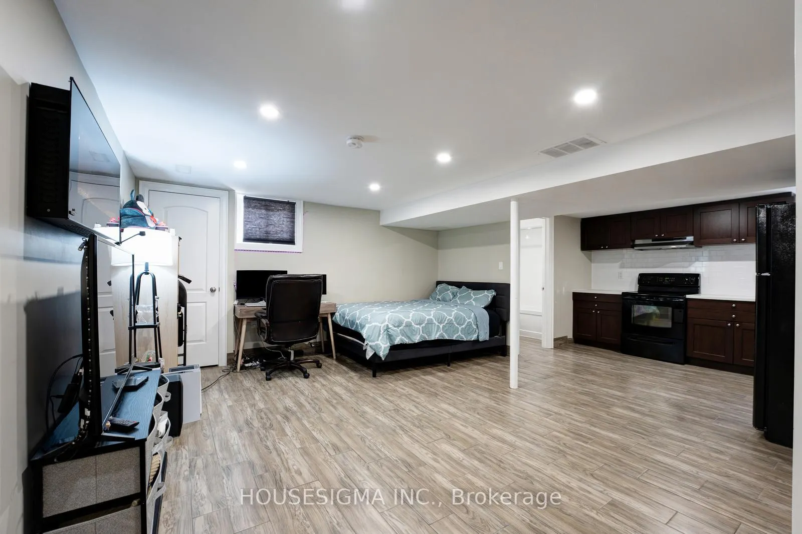 Photo 28 of 198 Archdekin Drive, Brampton, Madoc — HOMEH