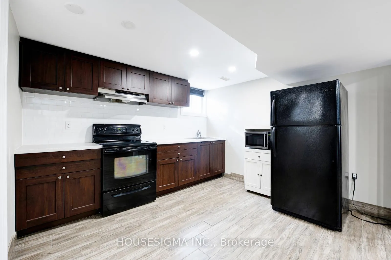 Photo 30 of 198 Archdekin Drive, Brampton, Madoc — HOMEH