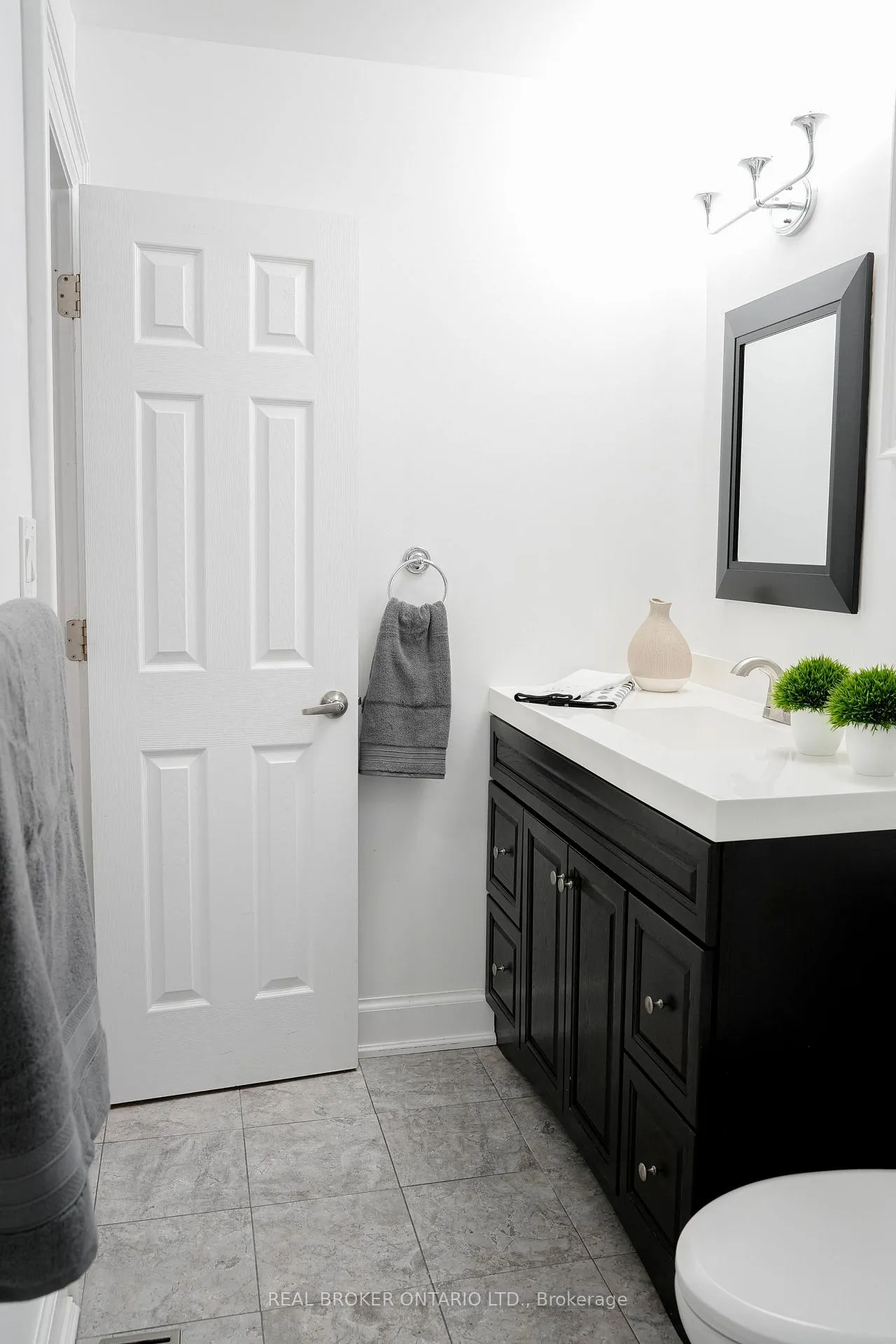 Photo 19 of 393 Hansen Road N, Brampton, Madoc — HOMEH