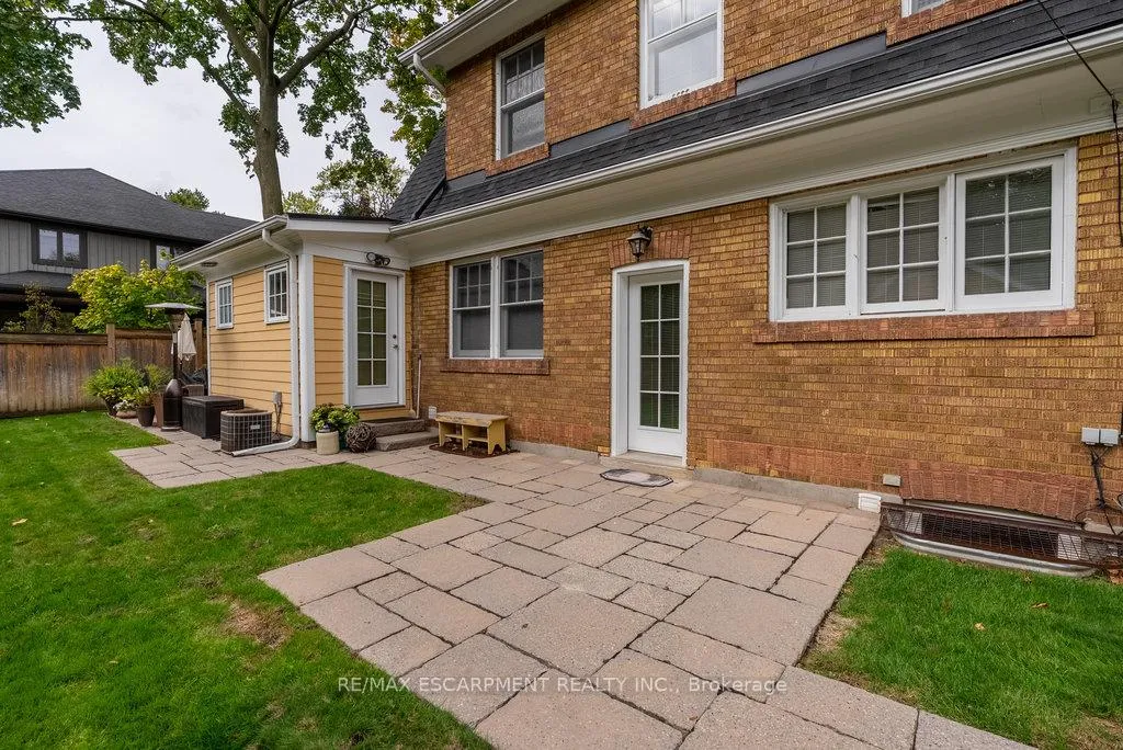 Photo 6 of Unit C, 2080 Caroline Street, Burlington, Brant — HOMEH