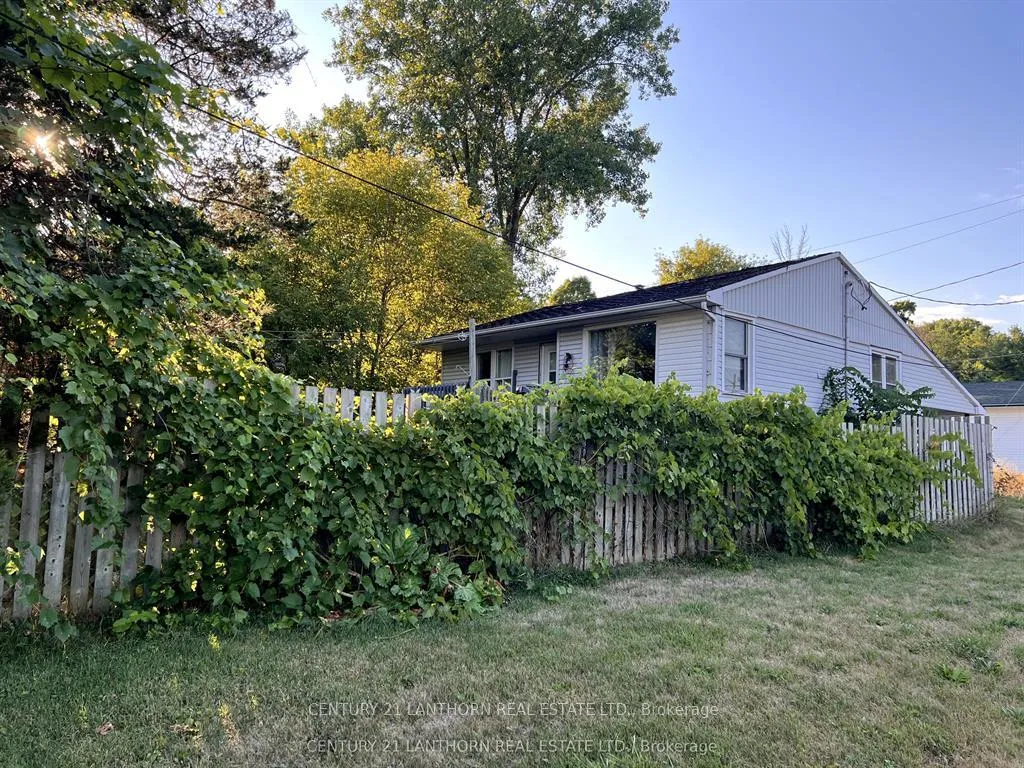 Photo 4 of Unit A-E, 95 Scott Avenue, Quinte West, Frankford Ward — HOMEH
