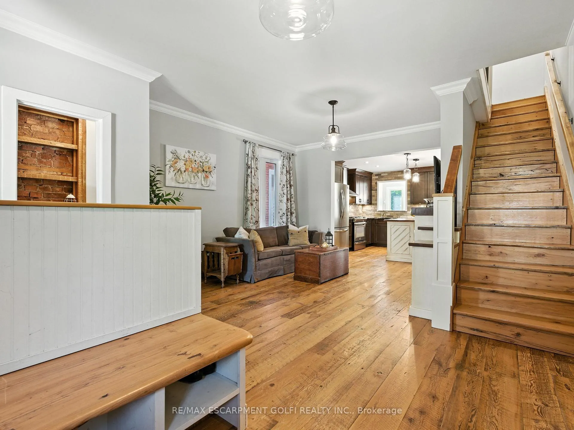 Photo 4 of 284 Cumberland Avenue, Hamilton, St. Clair — HOMEH