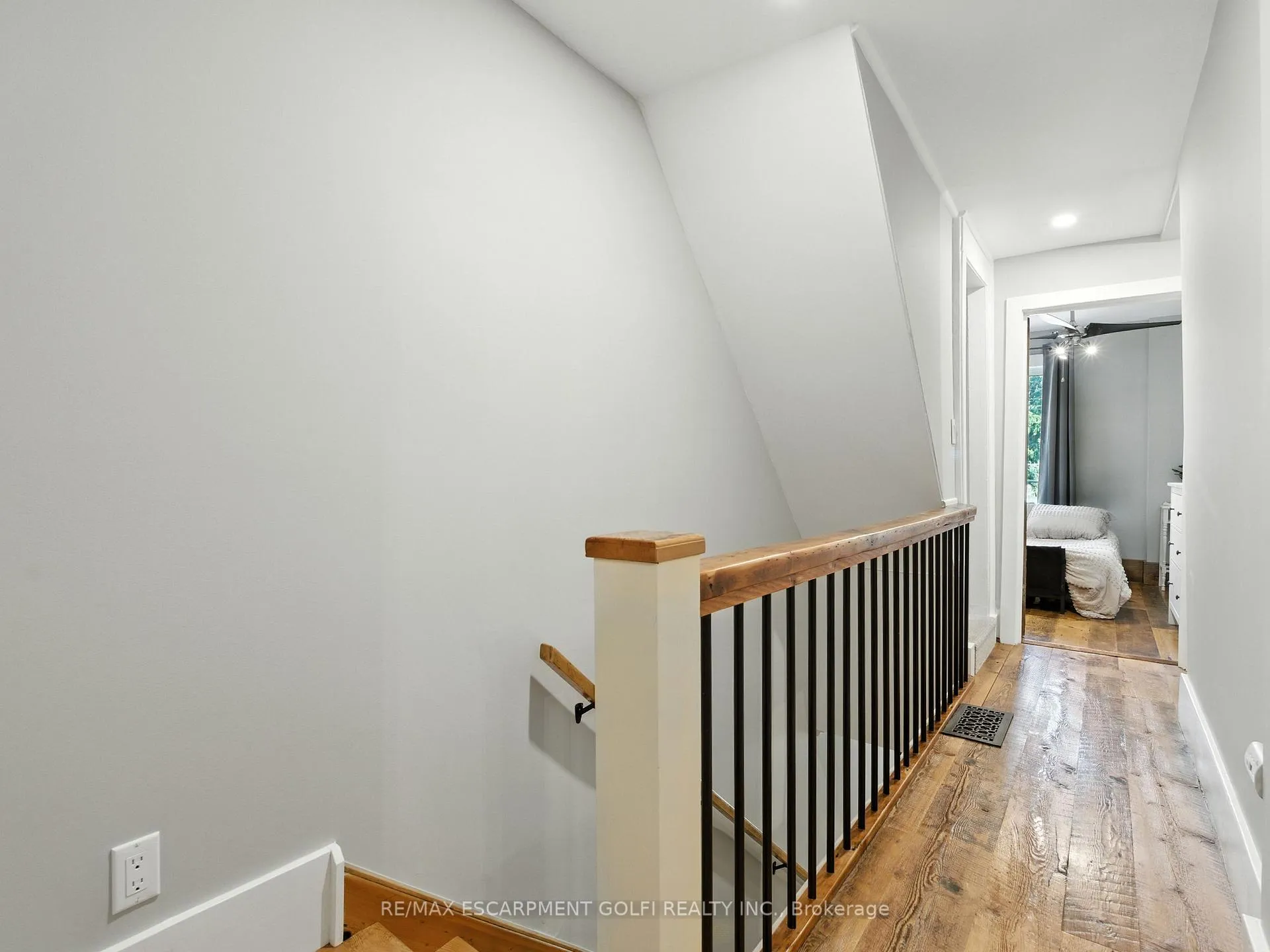 Photo 17 of 284 Cumberland Avenue, Hamilton, St. Clair — HOMEH