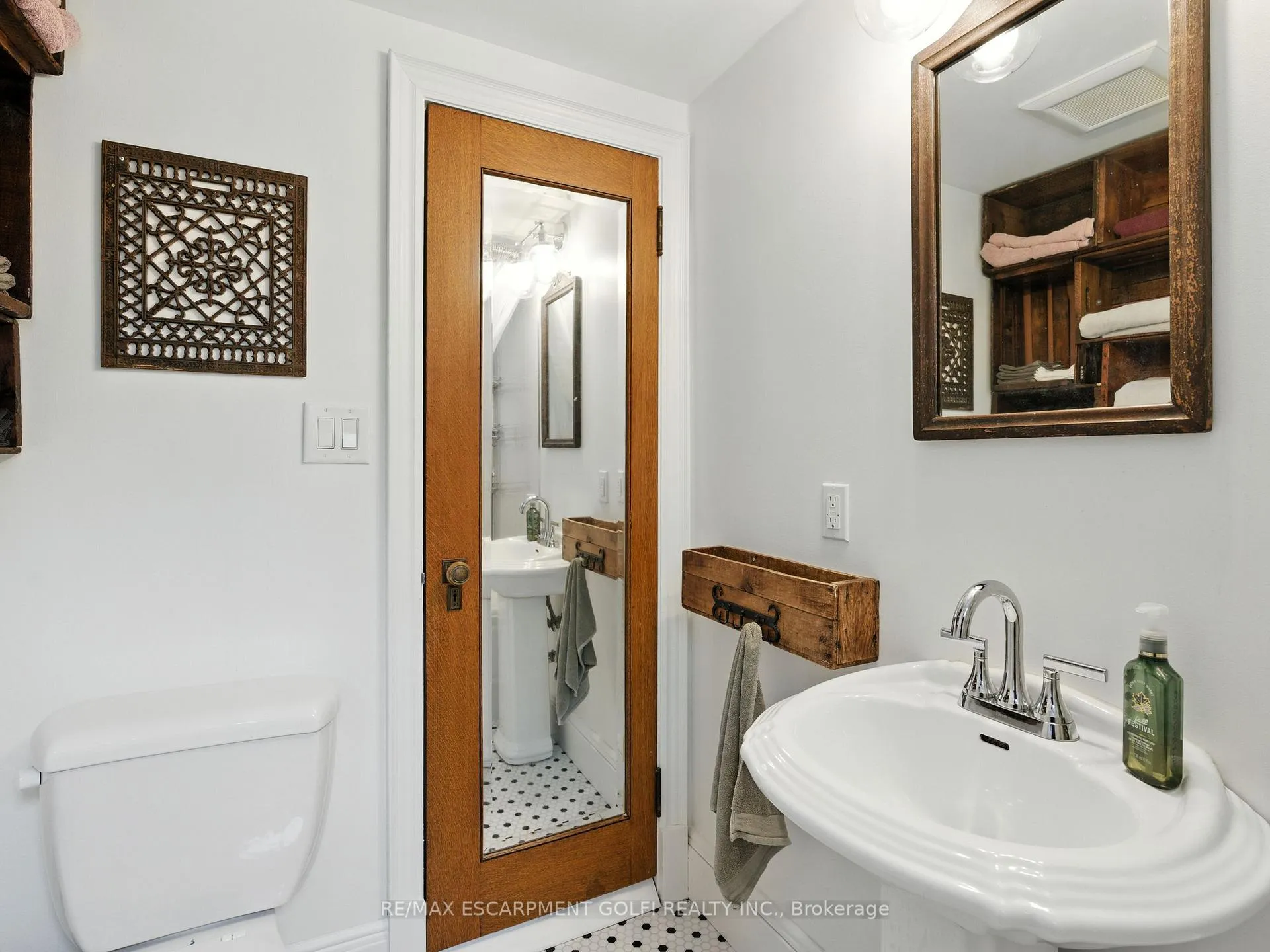 Photo 23 of 284 Cumberland Avenue, Hamilton, St. Clair — HOMEH