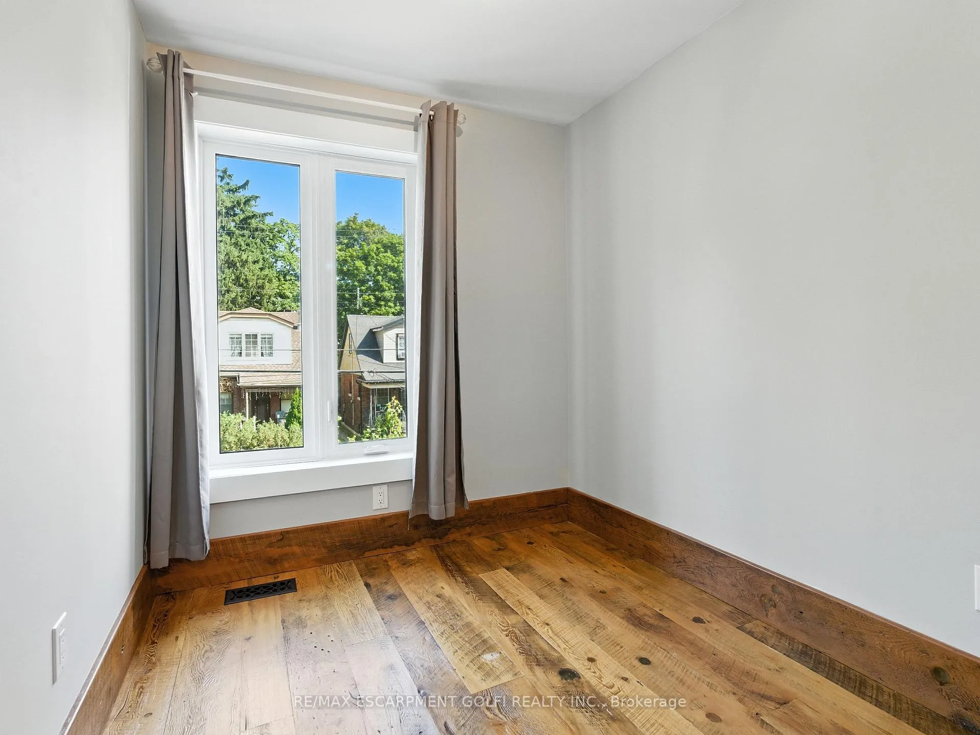 Photo 25 of 284 Cumberland Avenue, Hamilton, St. Clair — HOMEH