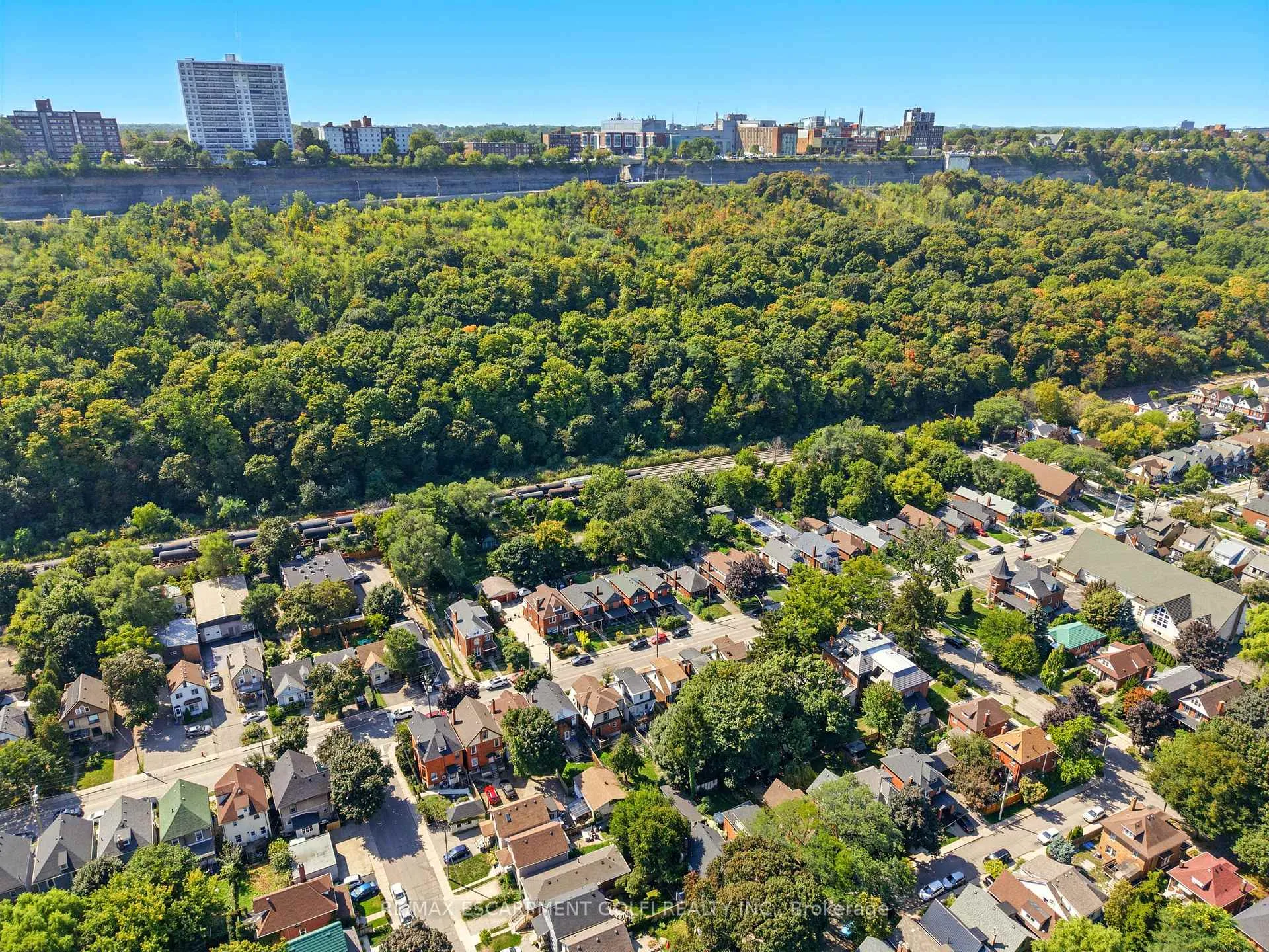 Photo 43 of 284 Cumberland Avenue, Hamilton, St. Clair — HOMEH
