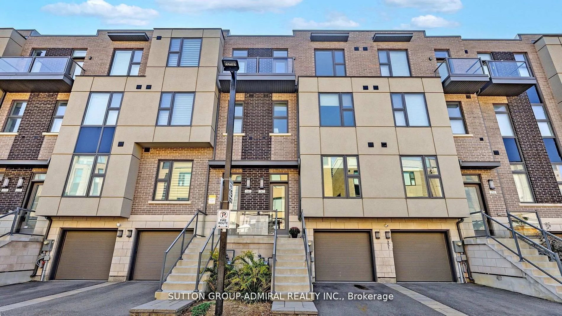 Front of 247 Smallwood Circle S