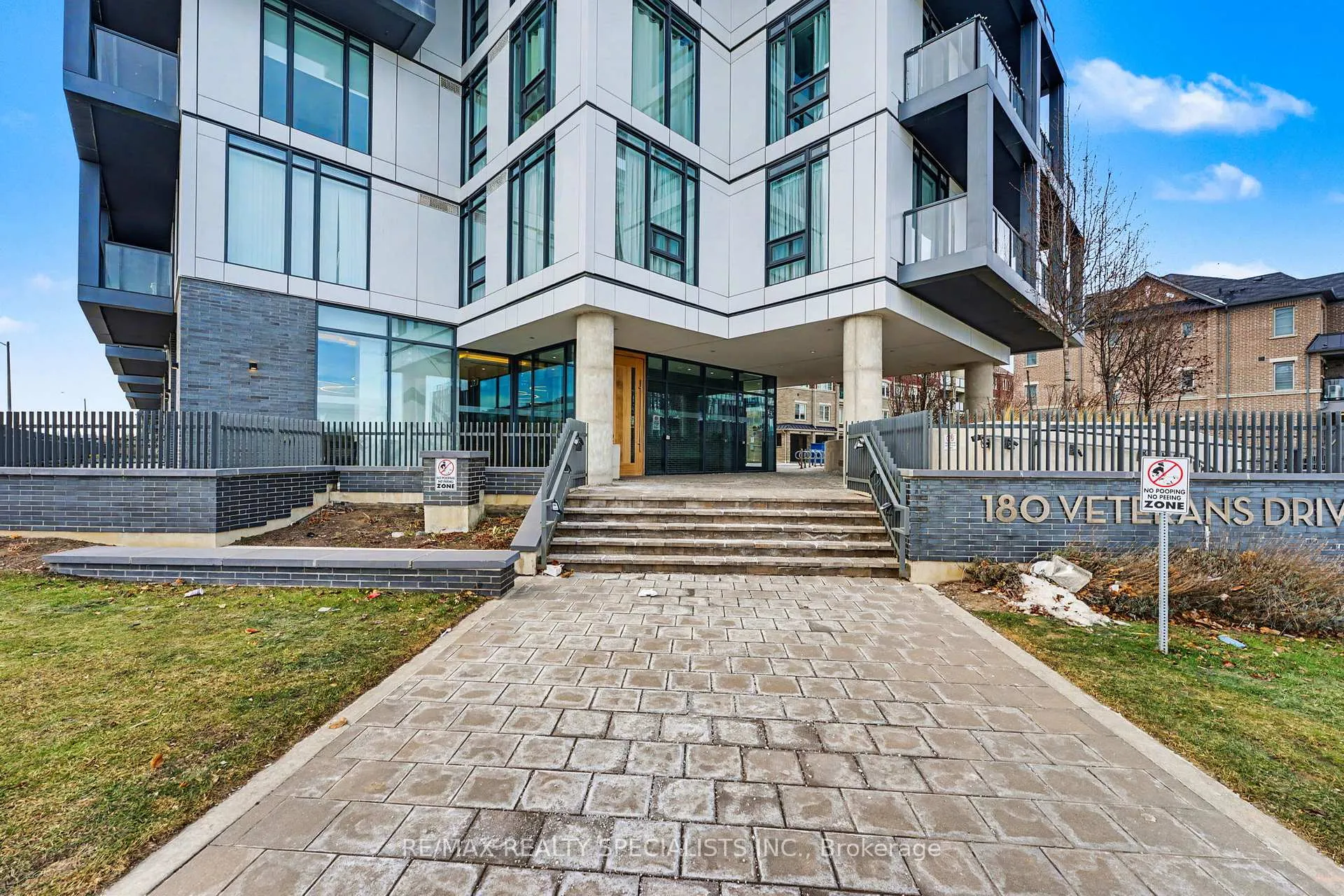 Photo 4 of Unit 807, 180 Veterans Drive, Brampton, Northwest Brampton — HOMEH