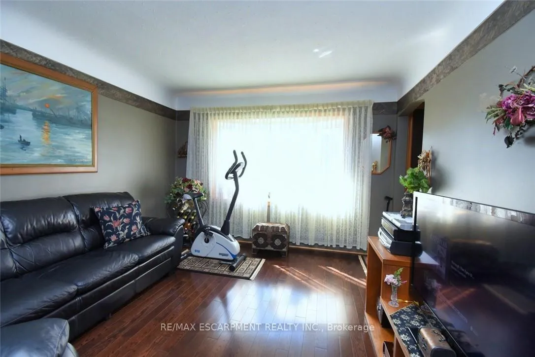 Photo 4 of 251 East 31st Street, Hamilton, Eastmount — HOMEH