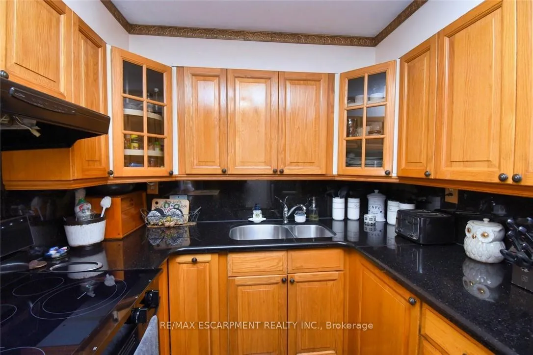 Photo 11 of 251 East 31st Street, Hamilton, Eastmount — HOMEH