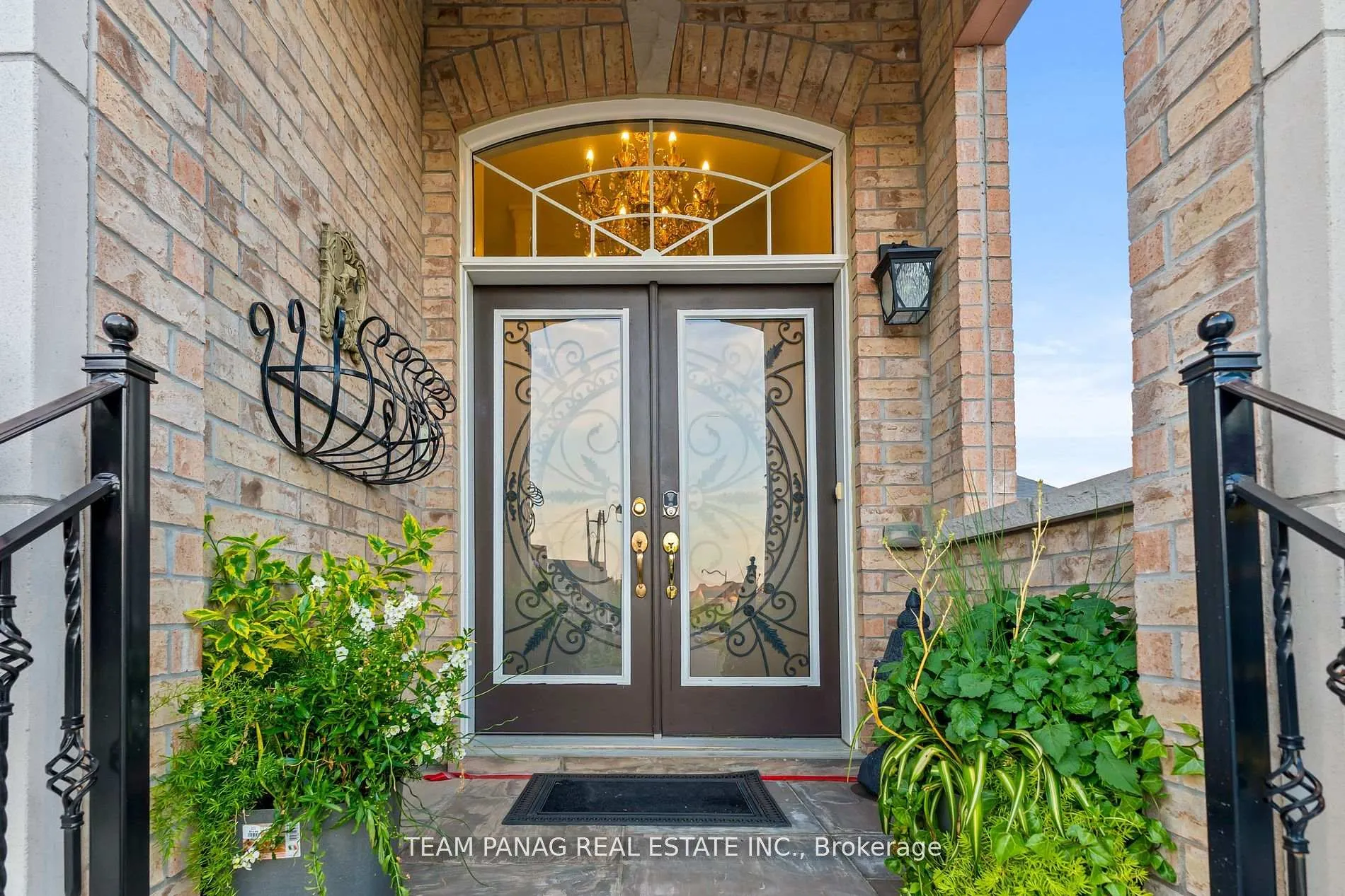 Photo 2 of 22 Cedarsprings Way, Brampton, Sandringham-Wellington — HOMEH