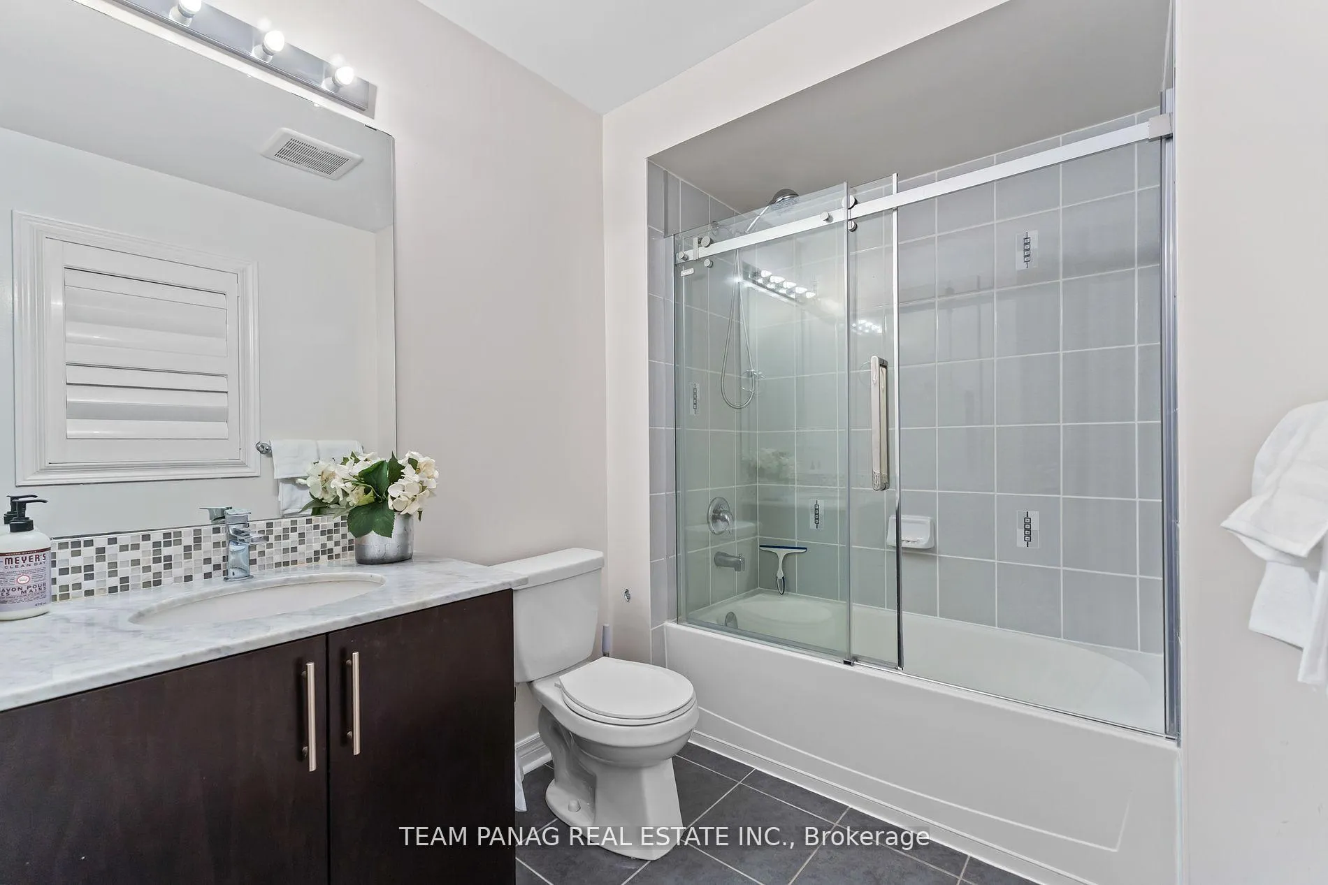 Photo 24 of 22 Cedarsprings Way, Brampton, Sandringham-Wellington — HOMEH