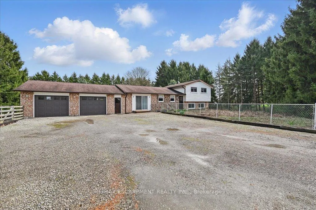 Photo 3 of 874 Robinson Road, Haldimand, Dunnville — HOMEH