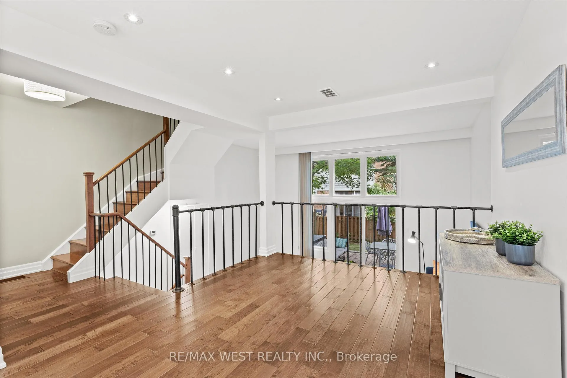 Photo 9 of Unit 41, 88 Rainbow Drive, Vaughan, West Woodbridge — HOMEH