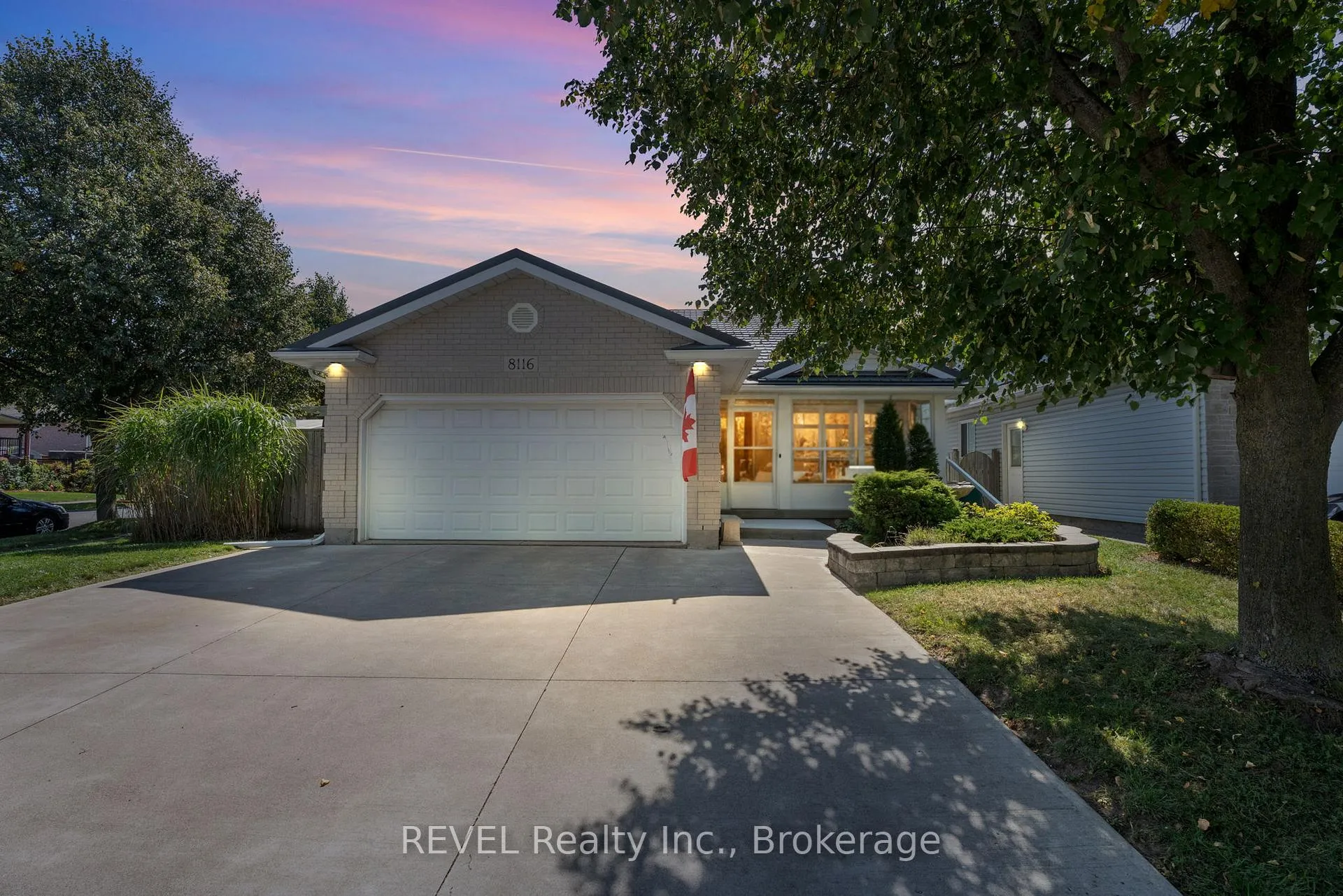 Front of 8116 Woodsview Crescent