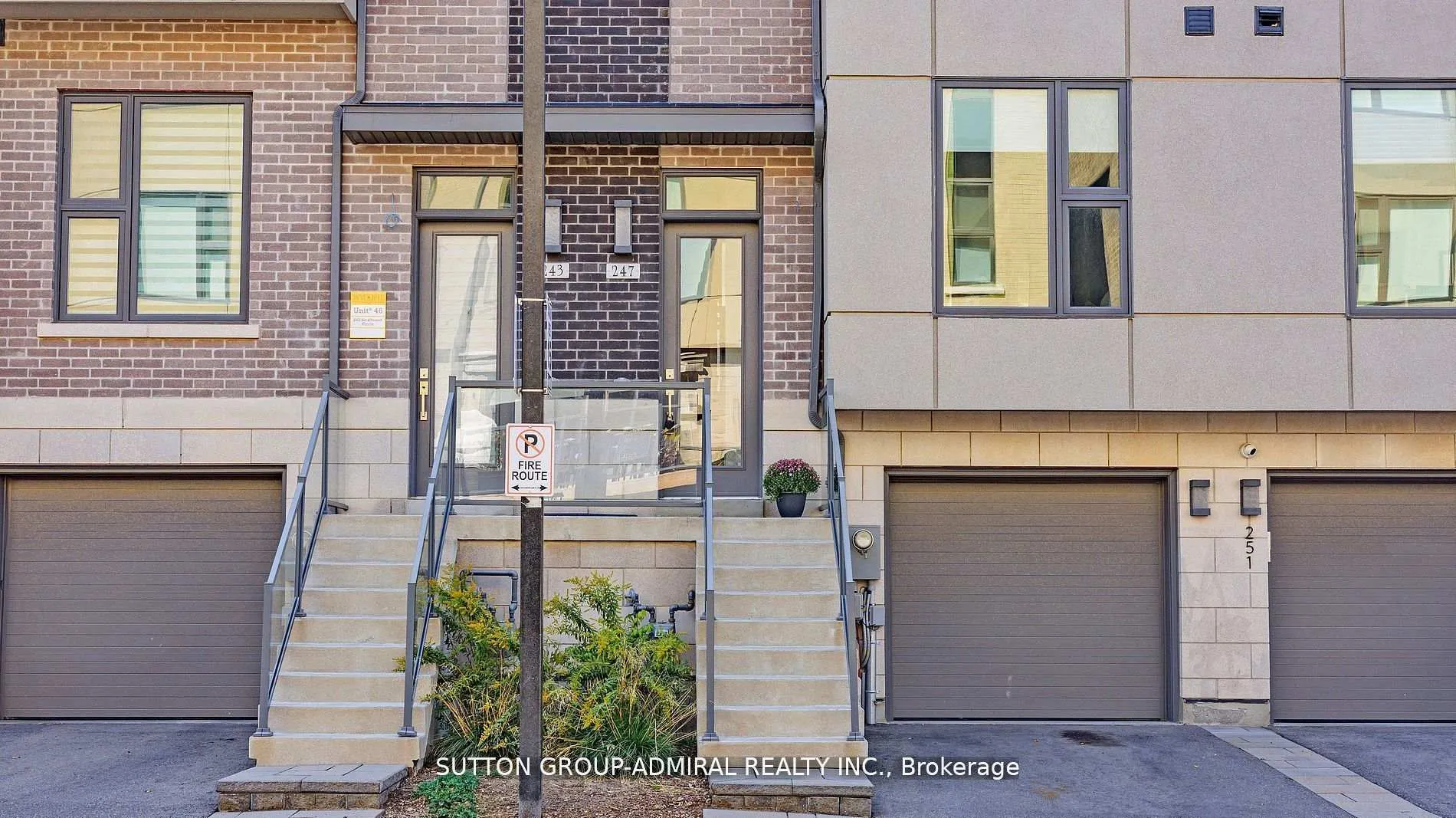 Photo 2 of 247 Smallwood Circle S, Vaughan, Brownridge — HOMEH
