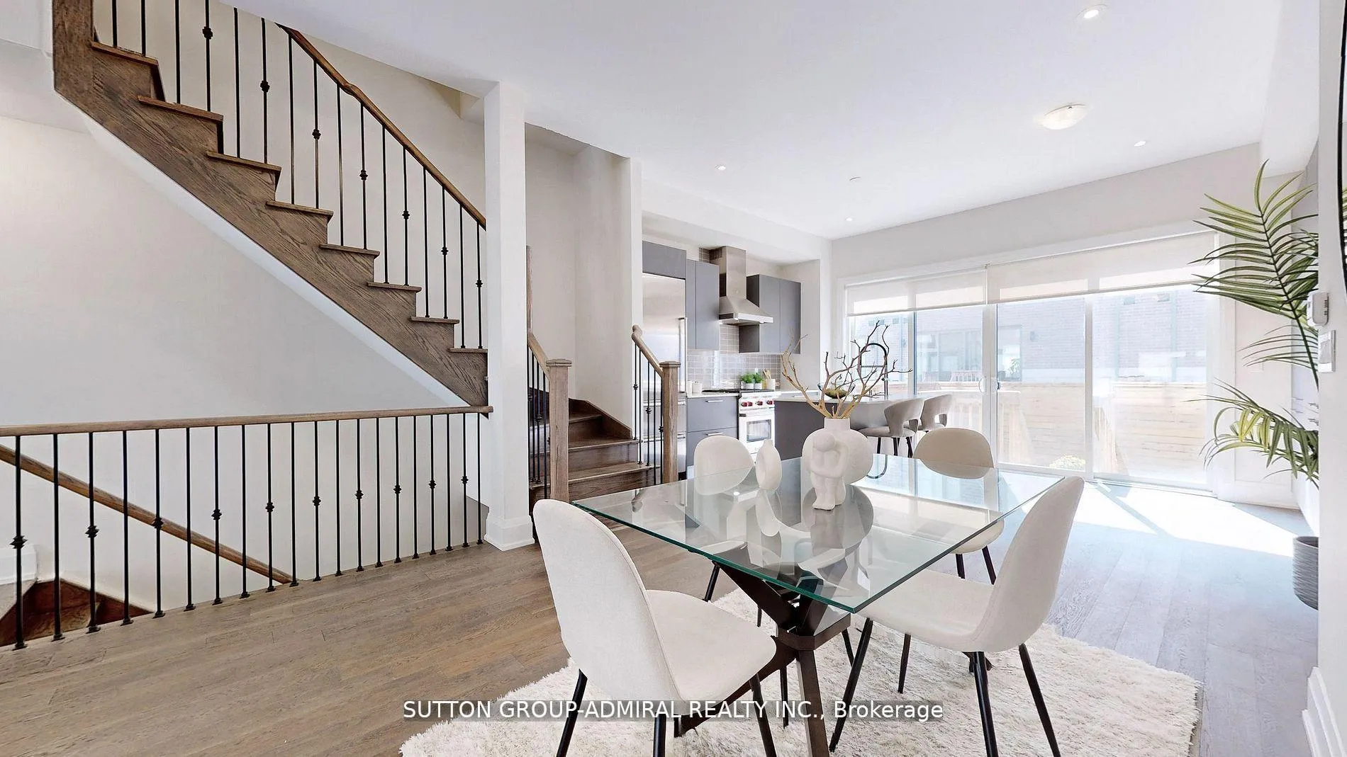 Photo 7 of 247 Smallwood Circle S, Vaughan, Brownridge — HOMEH